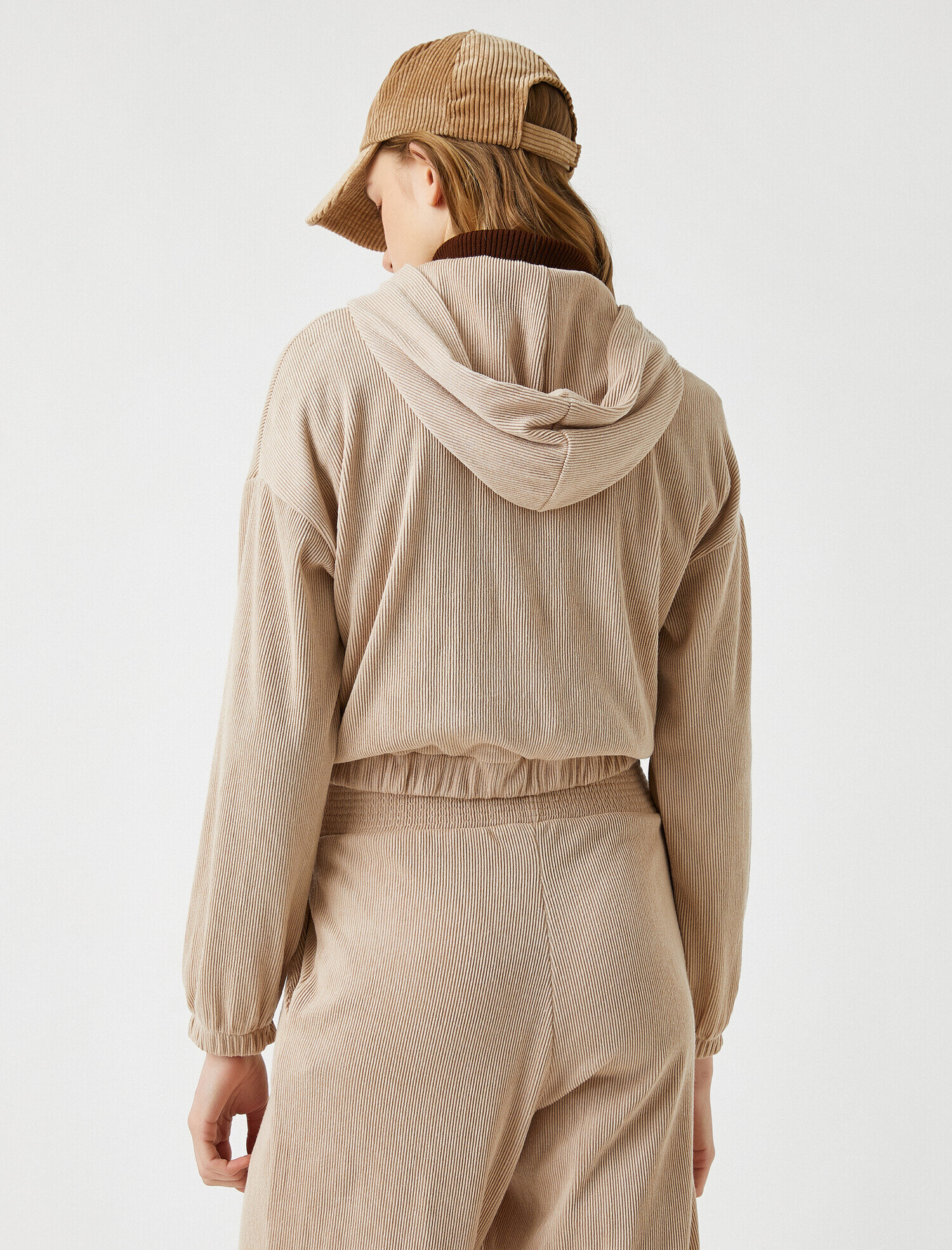   Kapüşonlu Cepli Sweatshirt