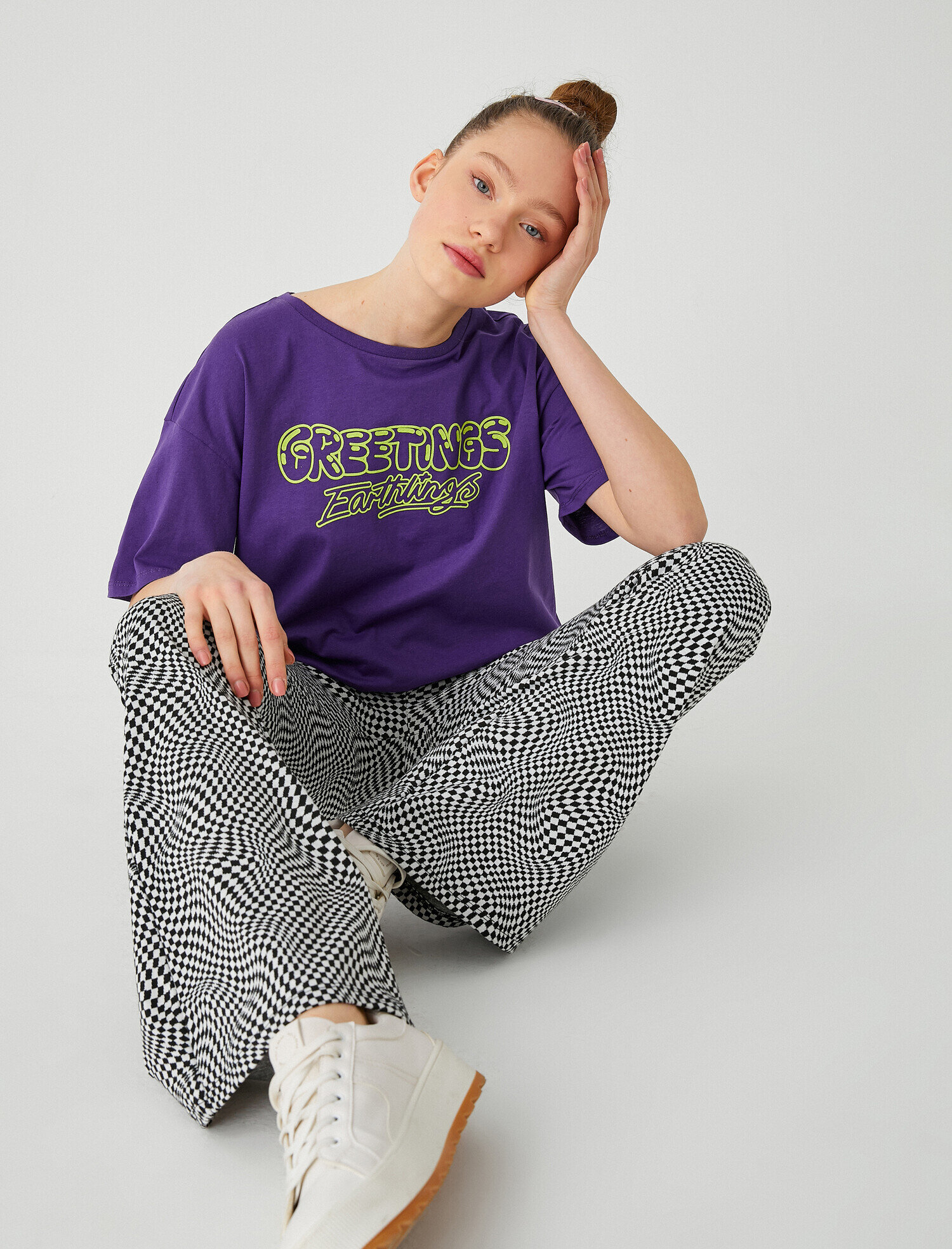   Greetings Earthlings Lisanslı Kısa Kollu Oversize Tişört