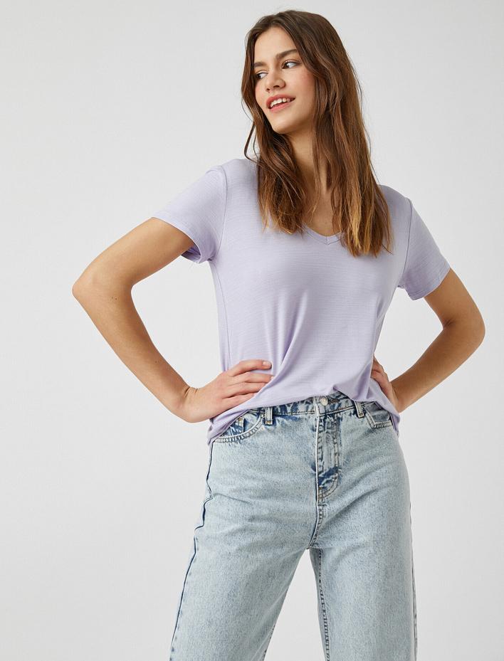  V Yaka Kısa Kollu Tişört