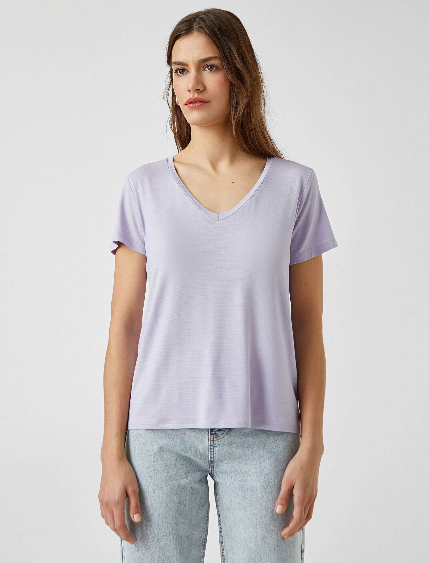   V Yaka Kısa Kollu Tişört