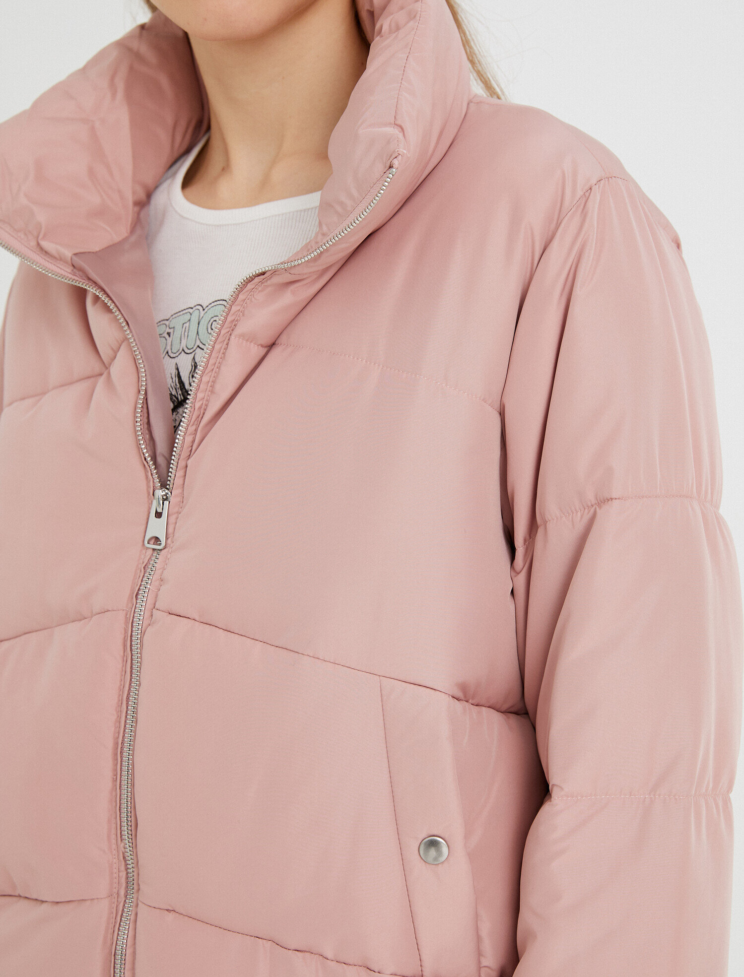   Fermuarlı Dik Yaka Şişme Mont