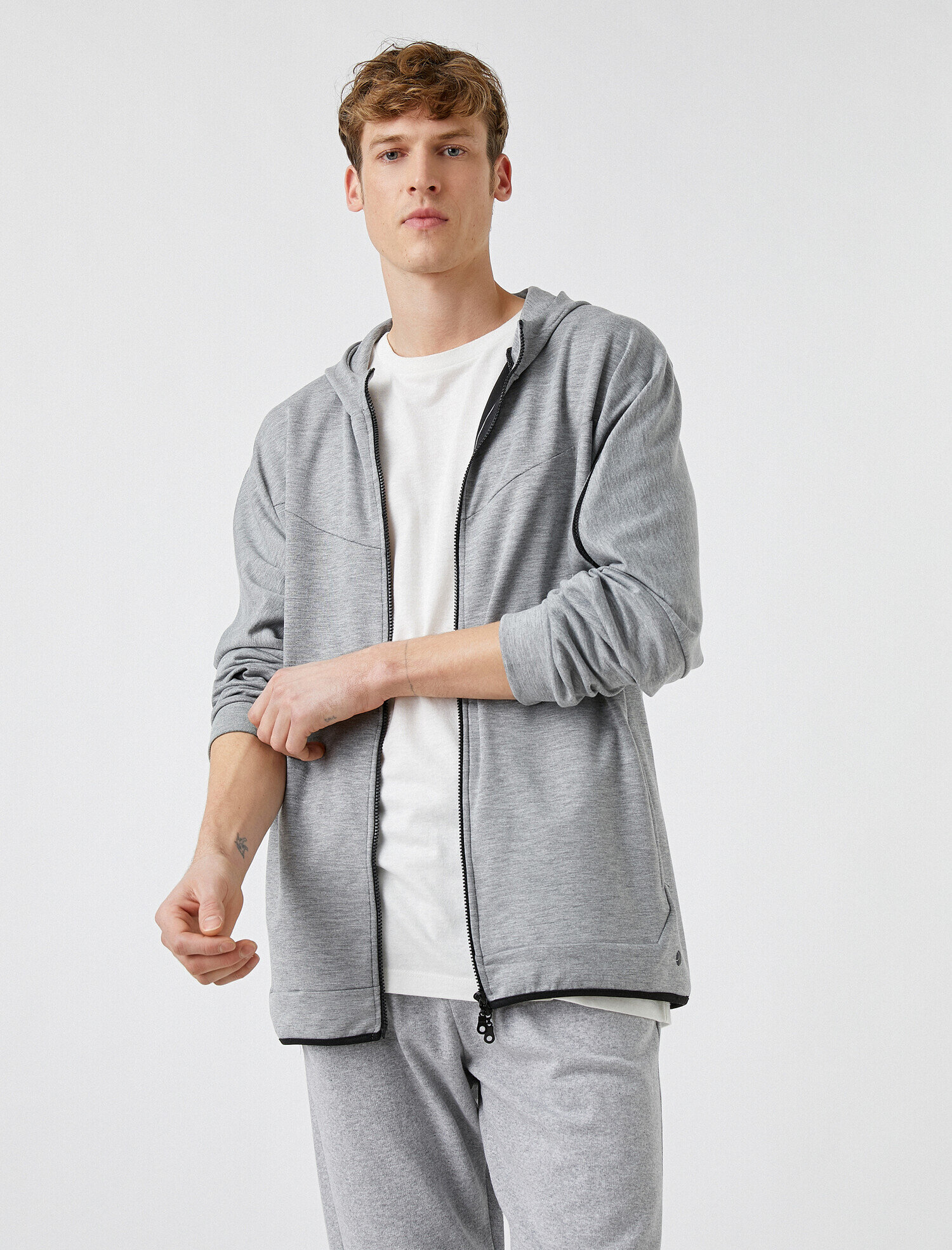   Kapüşonlu Fermuarlı Spor Sweatshirt