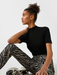 Dik Yaka Kısa Kollu Triko Kazak