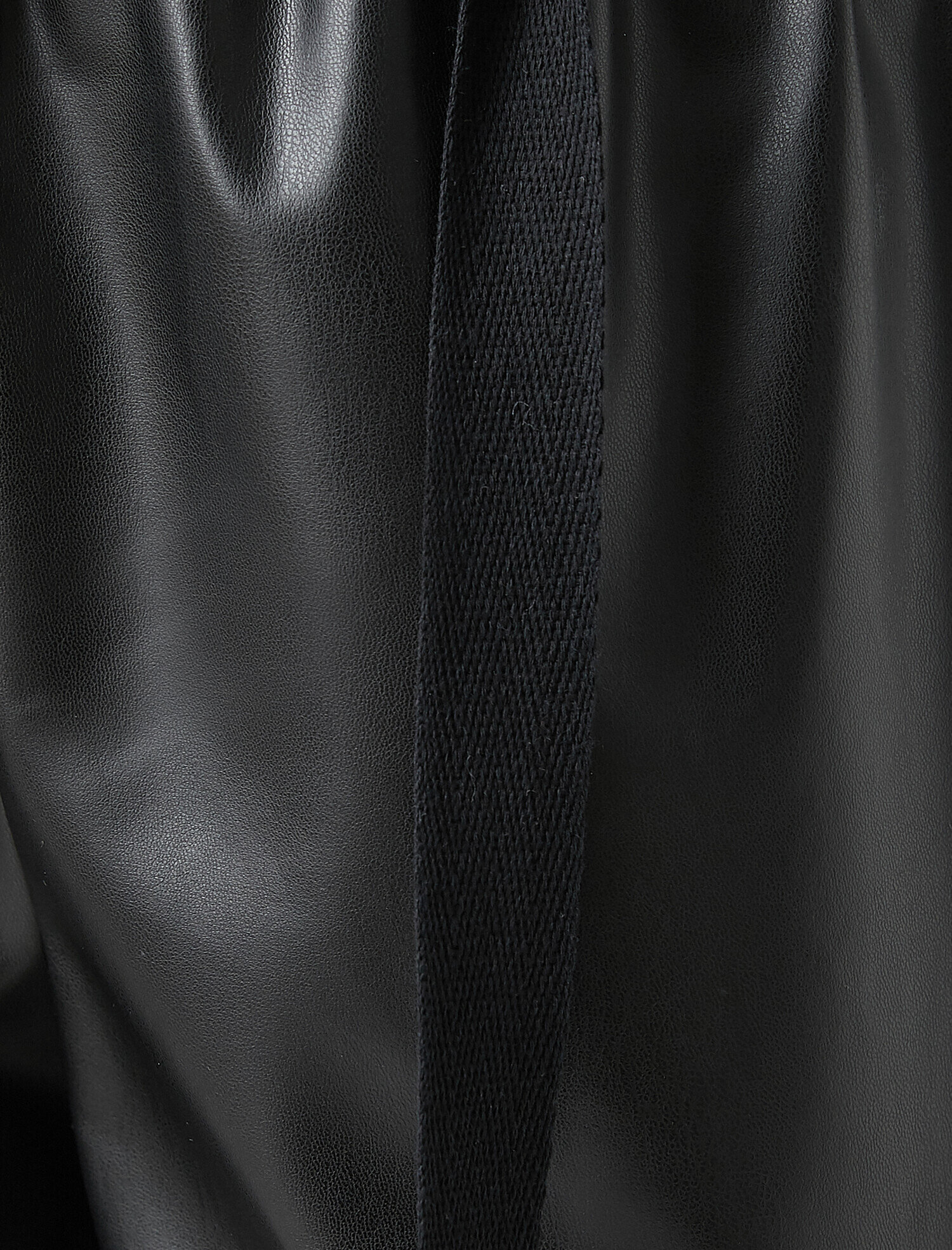   Kemerli Yüksek Bel Deri Görünümlü Pantolon