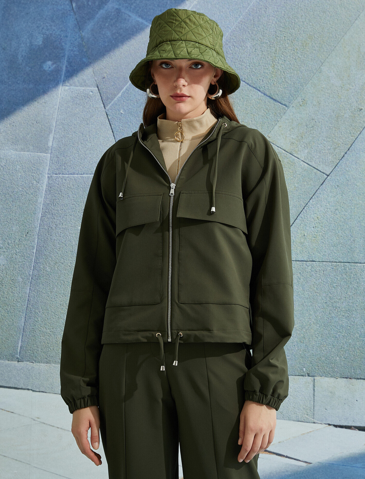   Kapüşonlu Kapaklı Cepli Fermuarlı Ceket