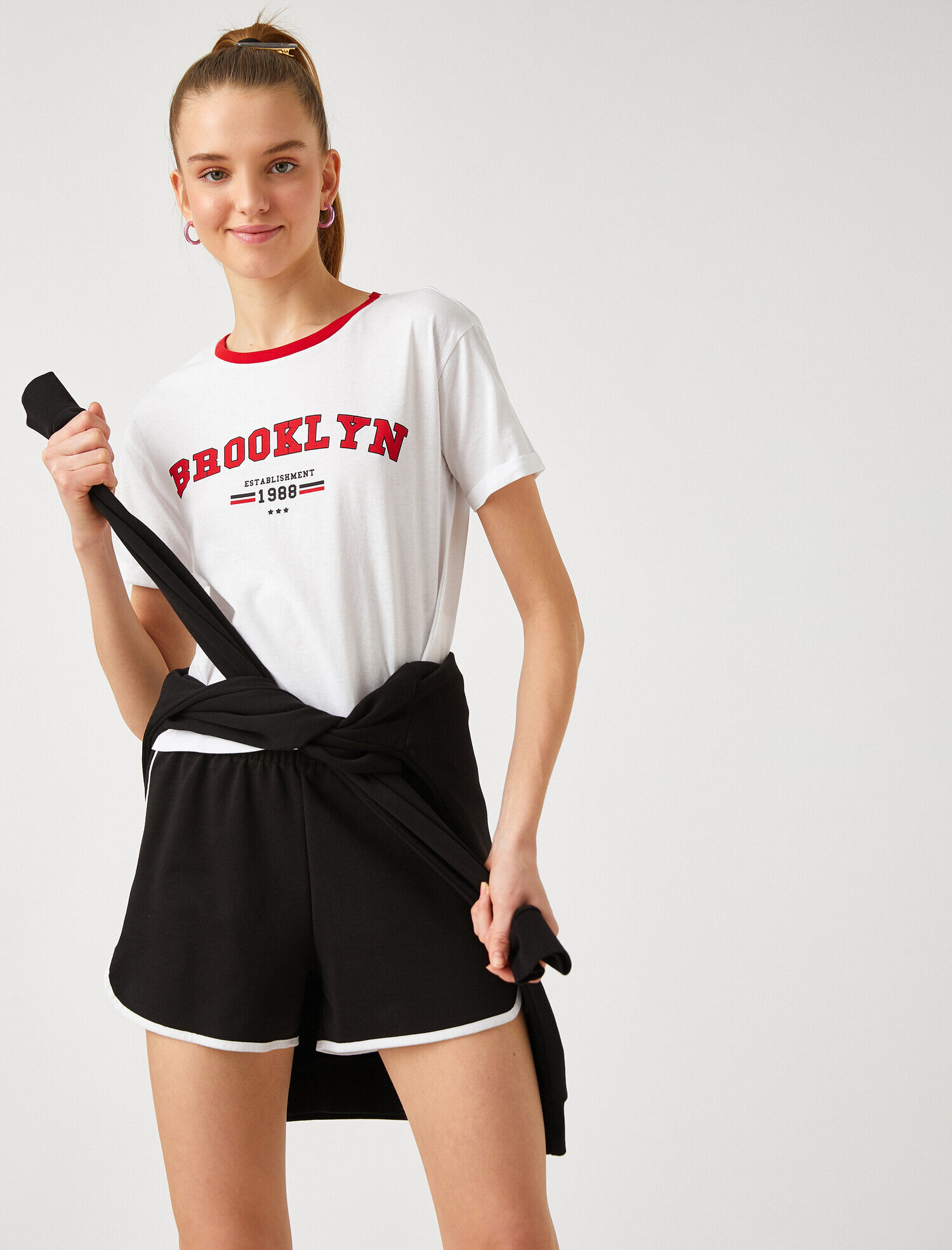   Kısa Kollu Bisiklet Yaka Tişört