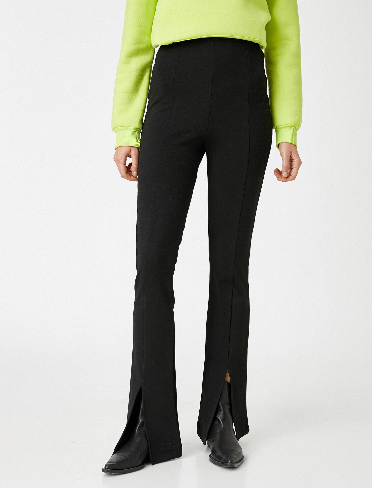   Paçası Yırtmaçlı Pantolon