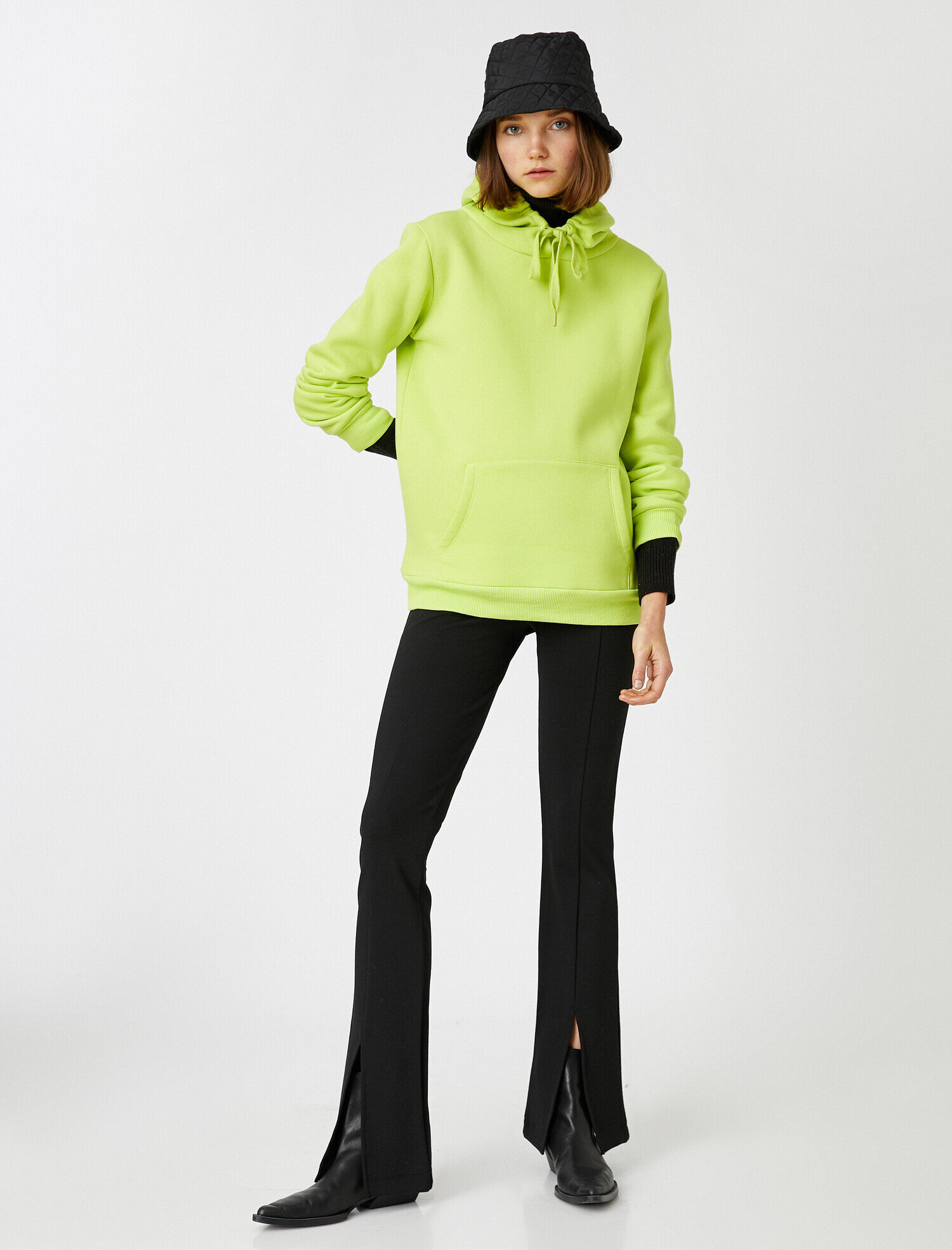   Paçası Yırtmaçlı Pantolon