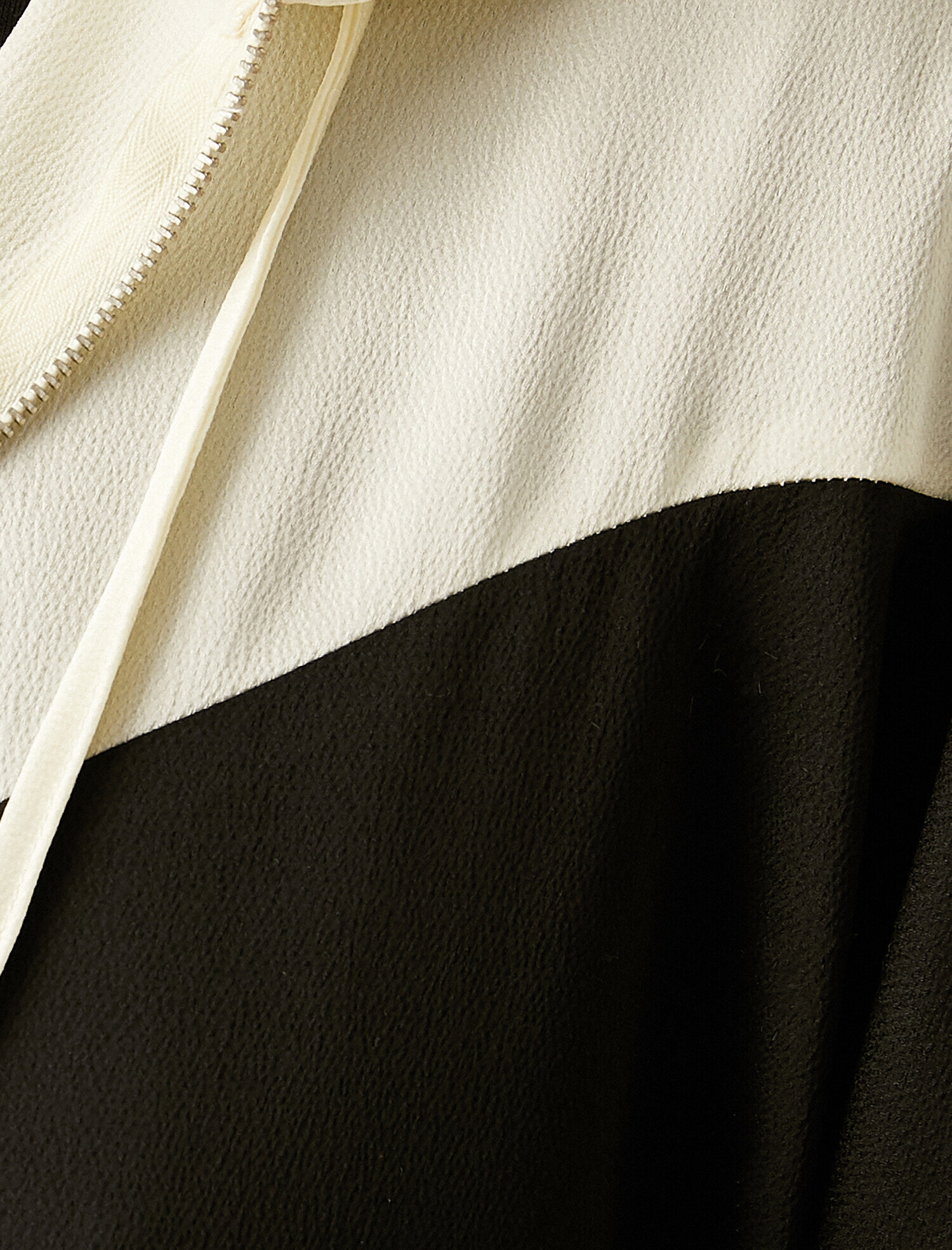   Kapüşonlu Kanguru Cepli Saten Görünümlü Bluz