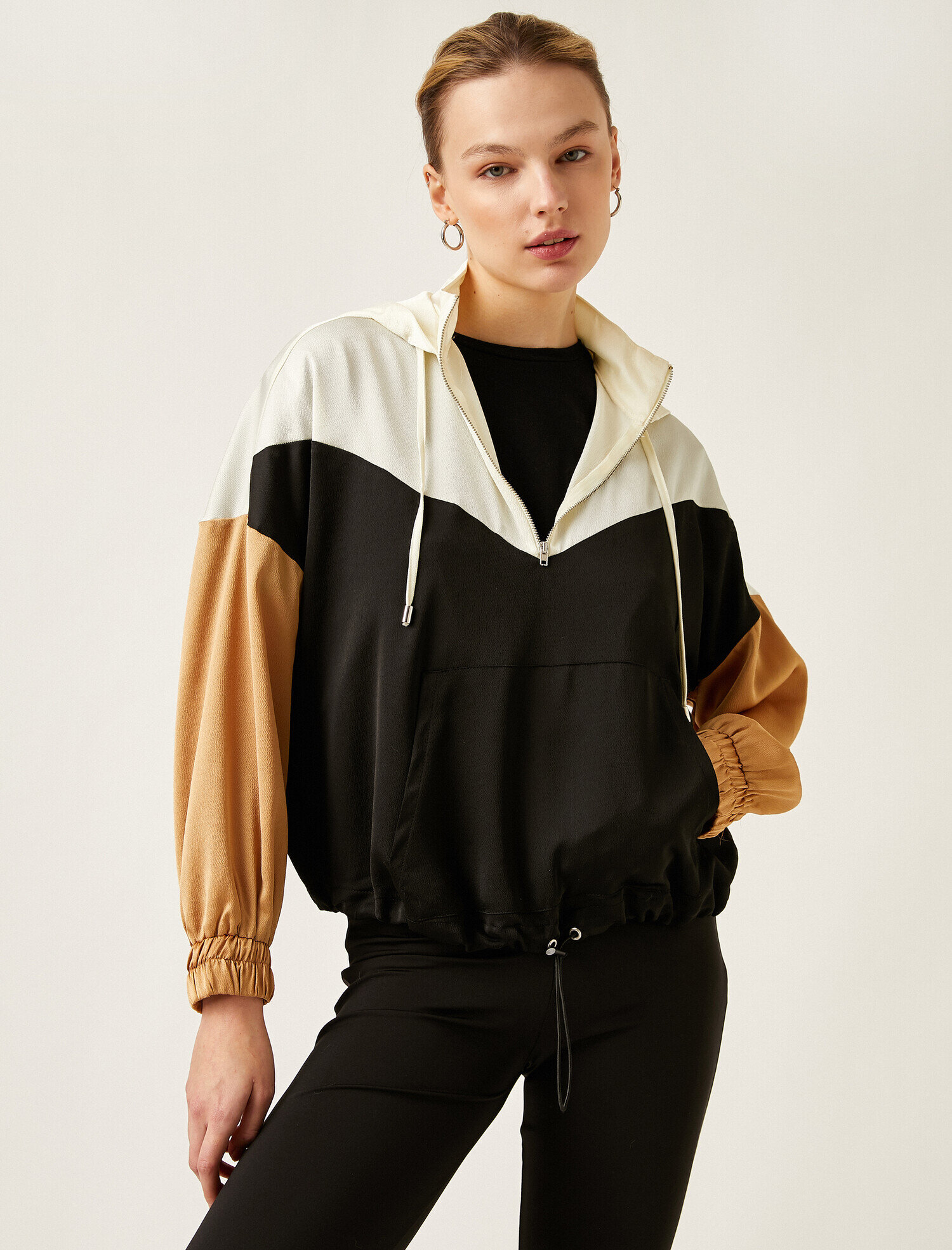   Kapüşonlu Kanguru Cepli Saten Görünümlü Bluz