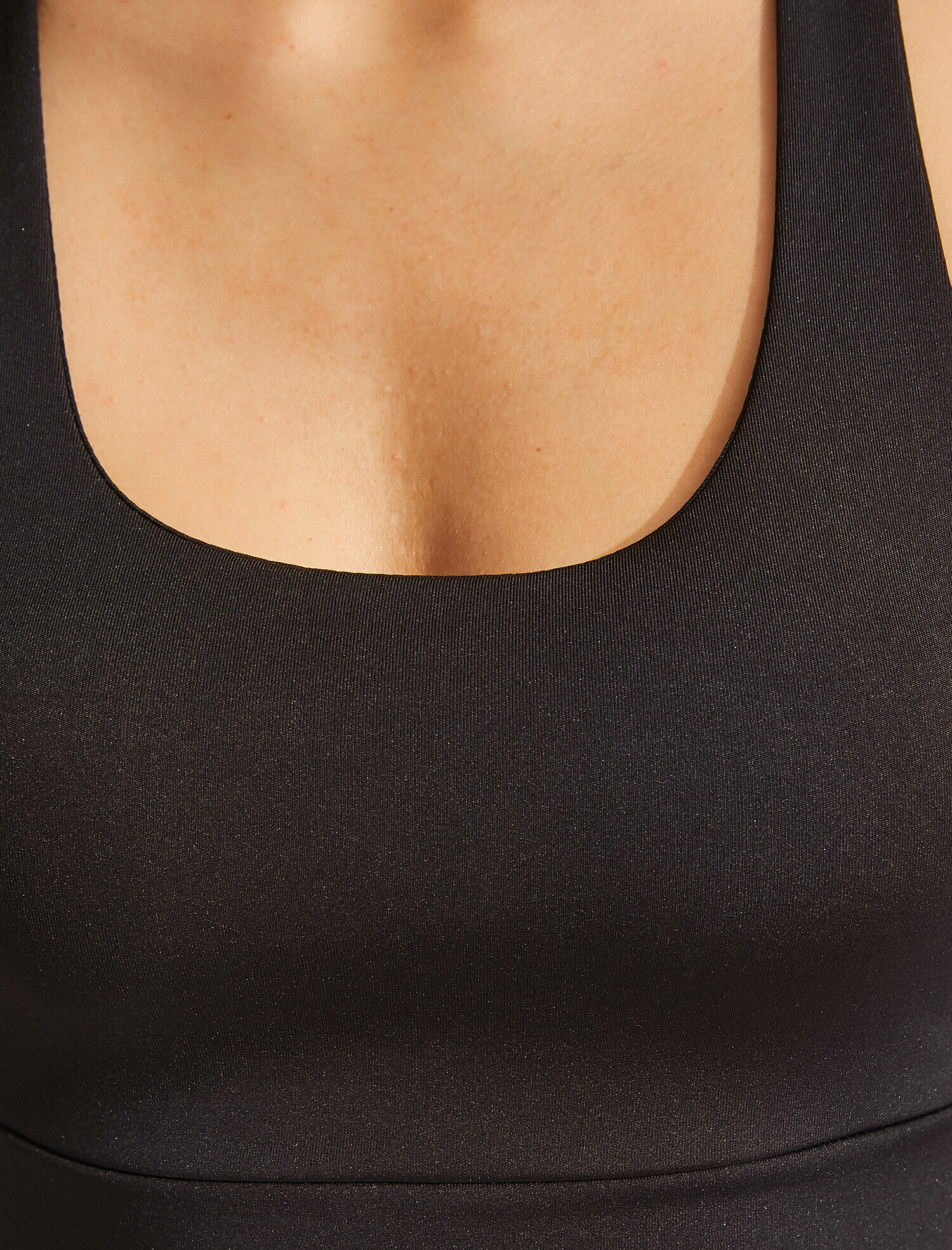   Sırt Detaylı Sporcu Sütyeni