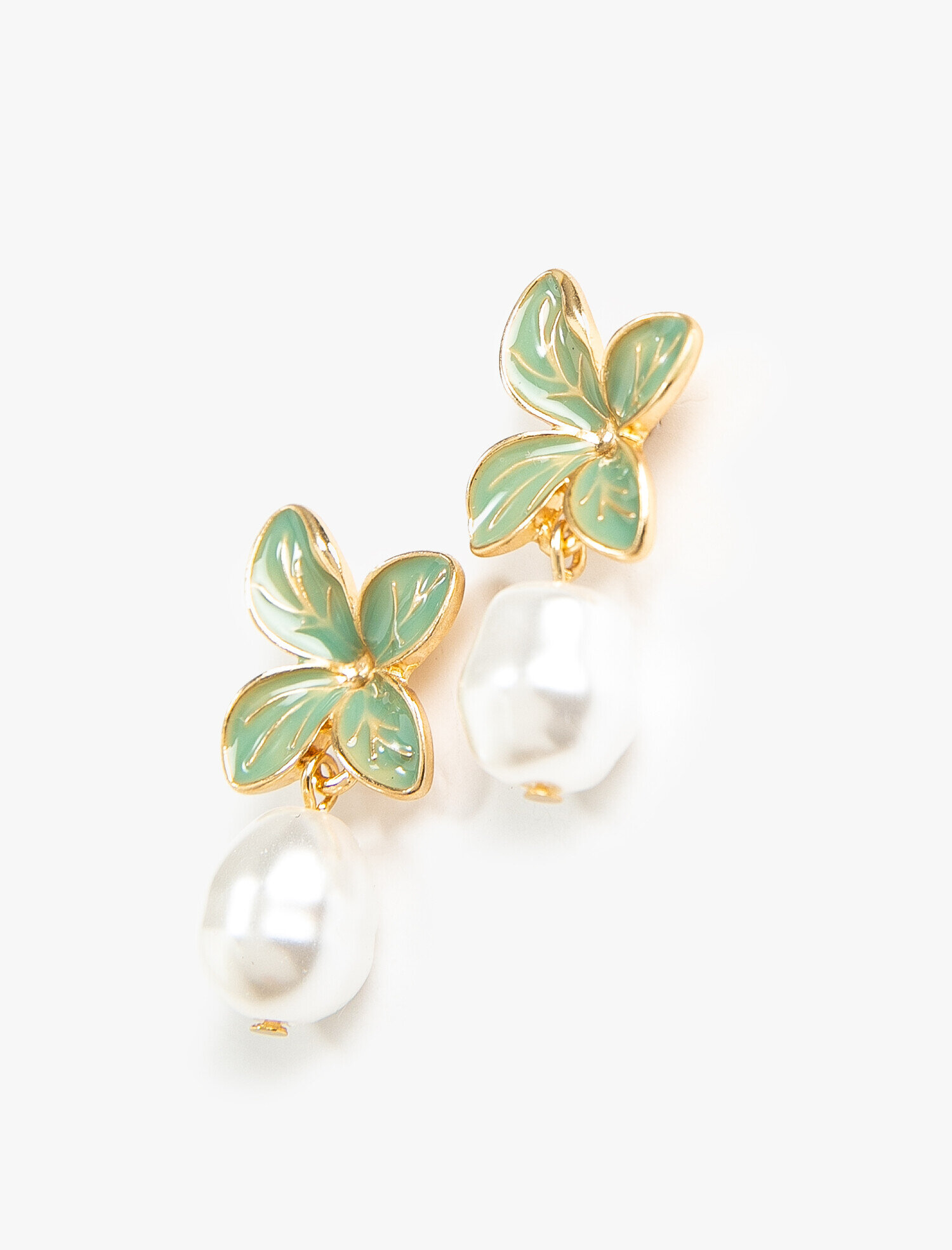  Kadın Damla İnci Detaylı Yaprak Küpe Sallantılı