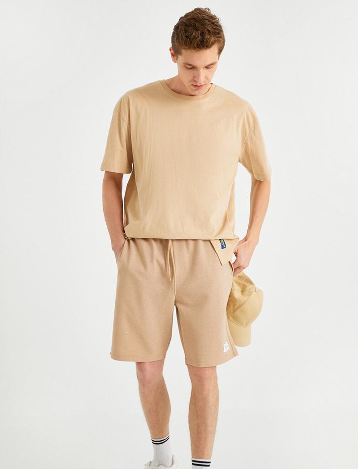  Etiket İşlemeli Şort