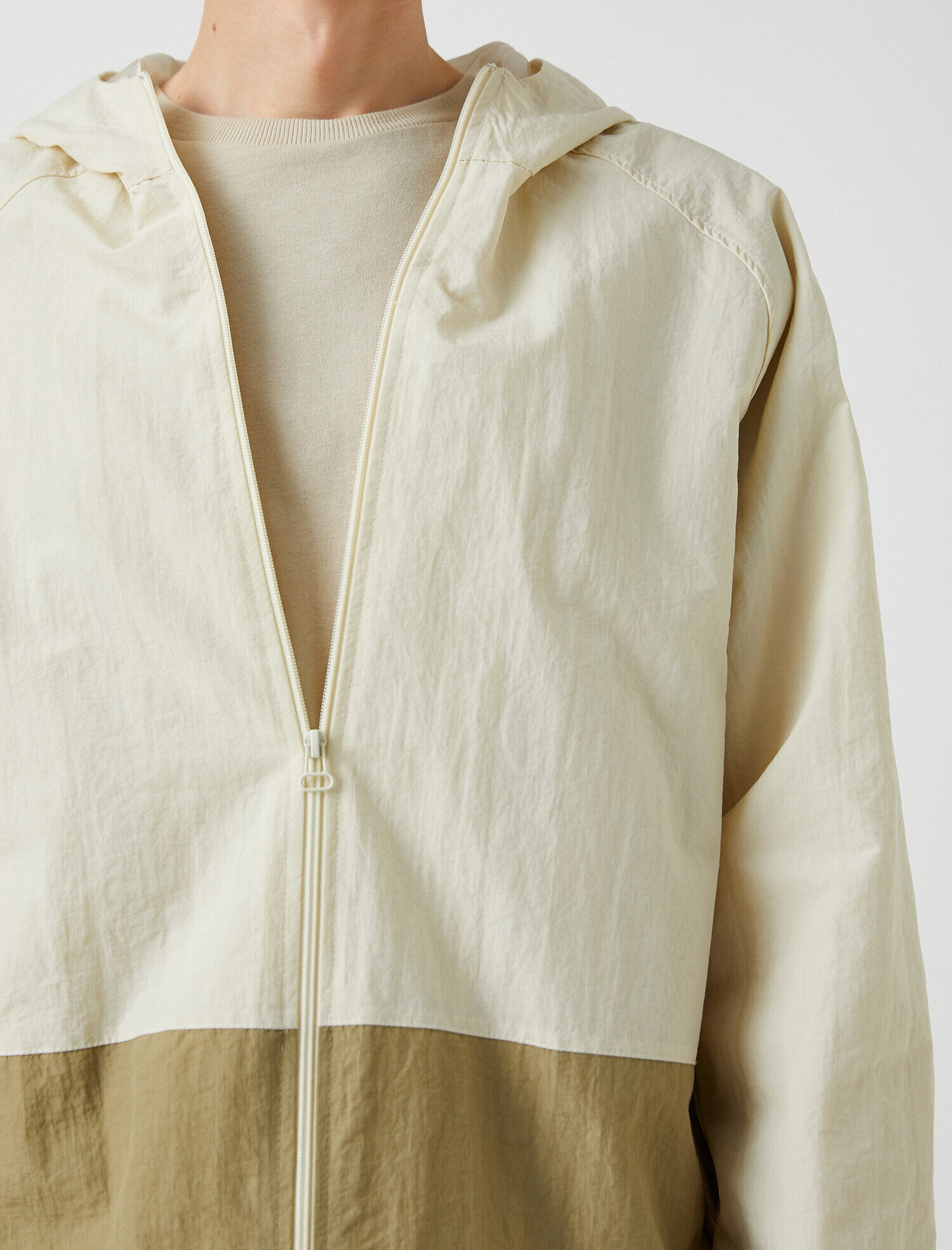   Renk Bloklu Kapşonlu Yağmurluk