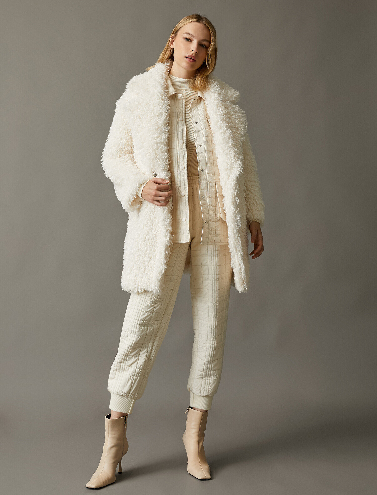   Katlı Yaka Pelüş Uzun Kaban