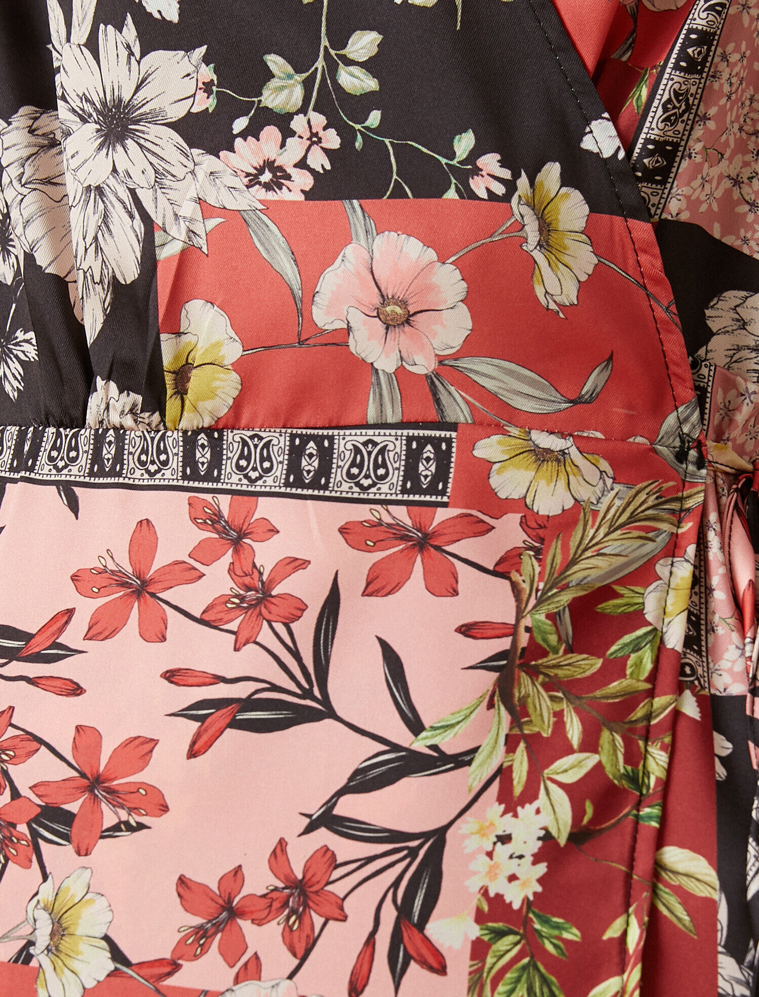   Yırtmaç Detaylı Baskılı Elbise