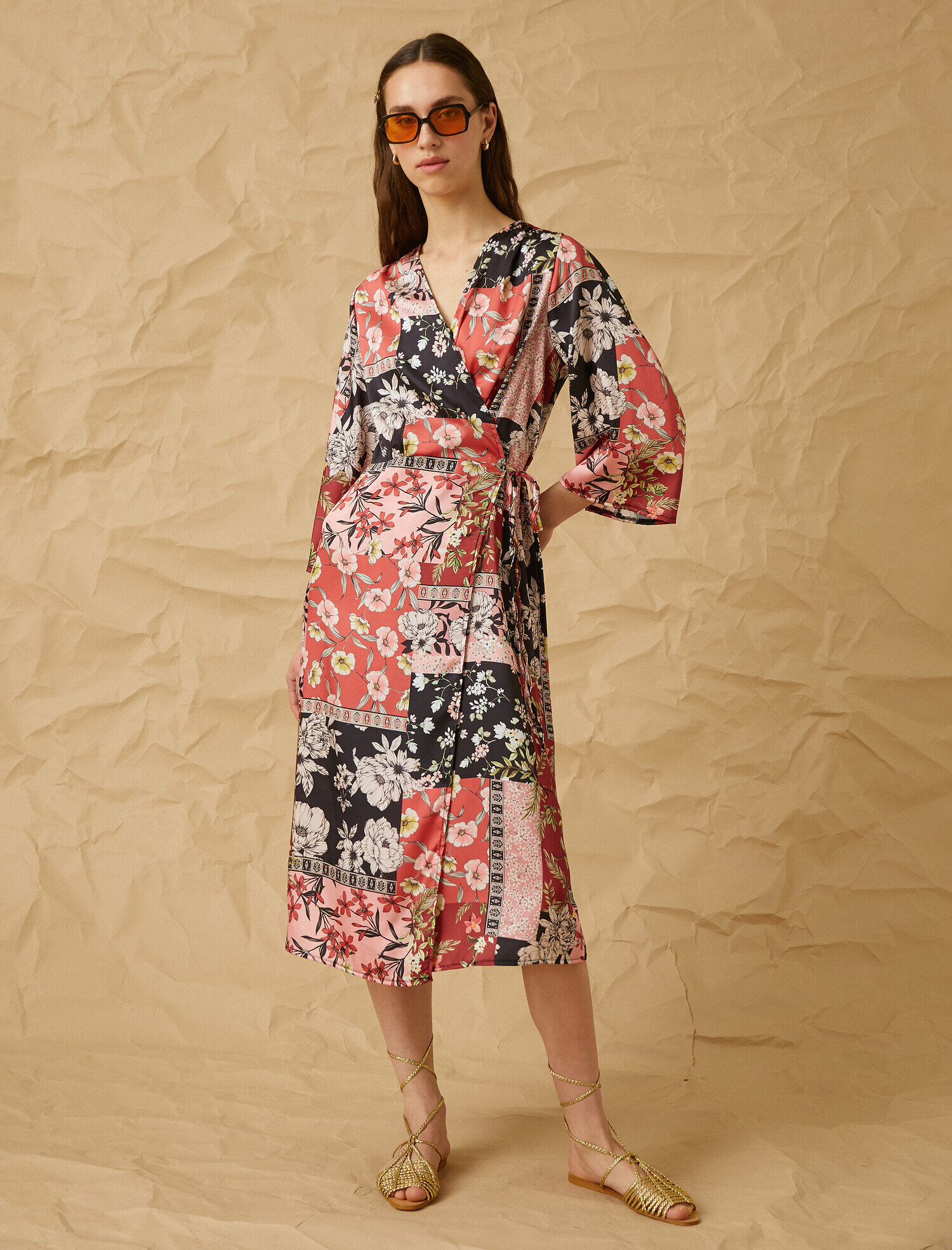   Yırtmaç Detaylı Baskılı Elbise