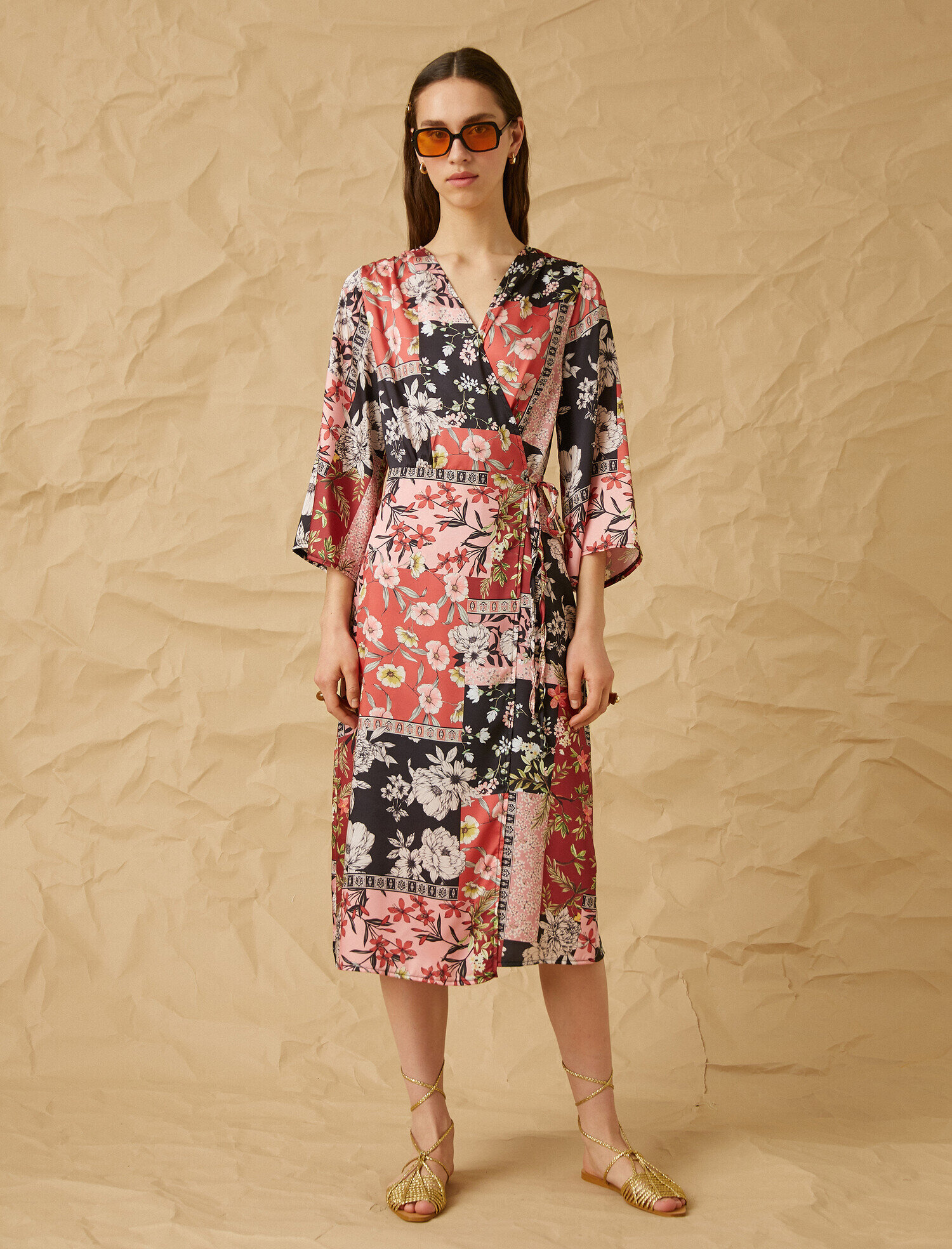   Yırtmaç Detaylı Baskılı Elbise