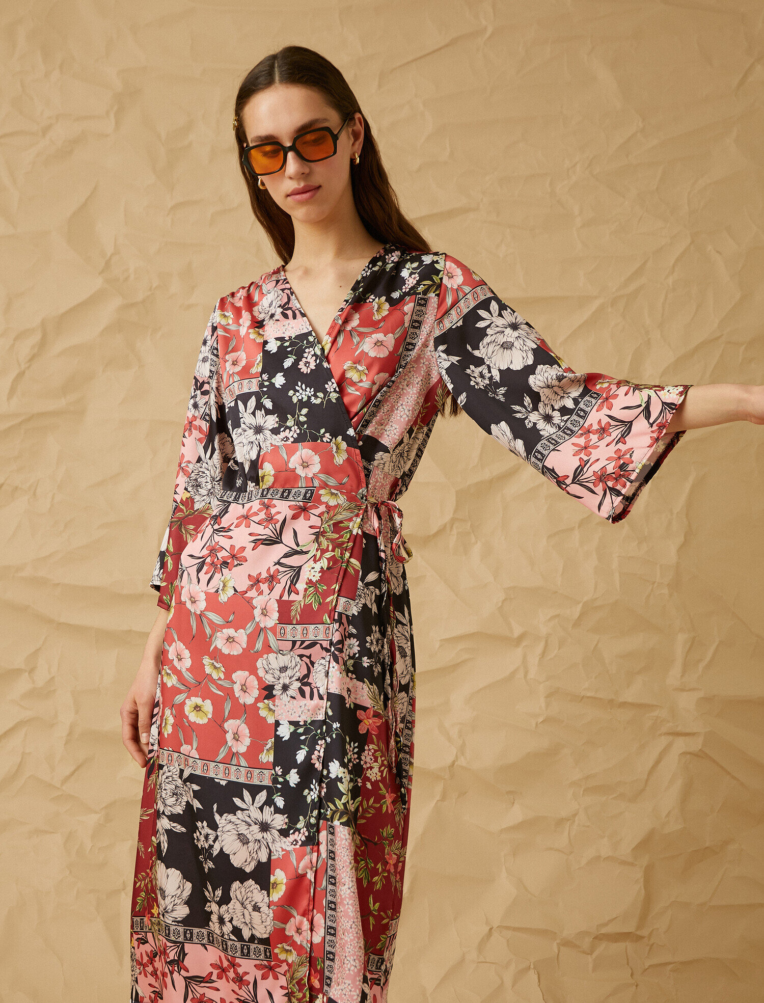   Yırtmaç Detaylı Baskılı Elbise