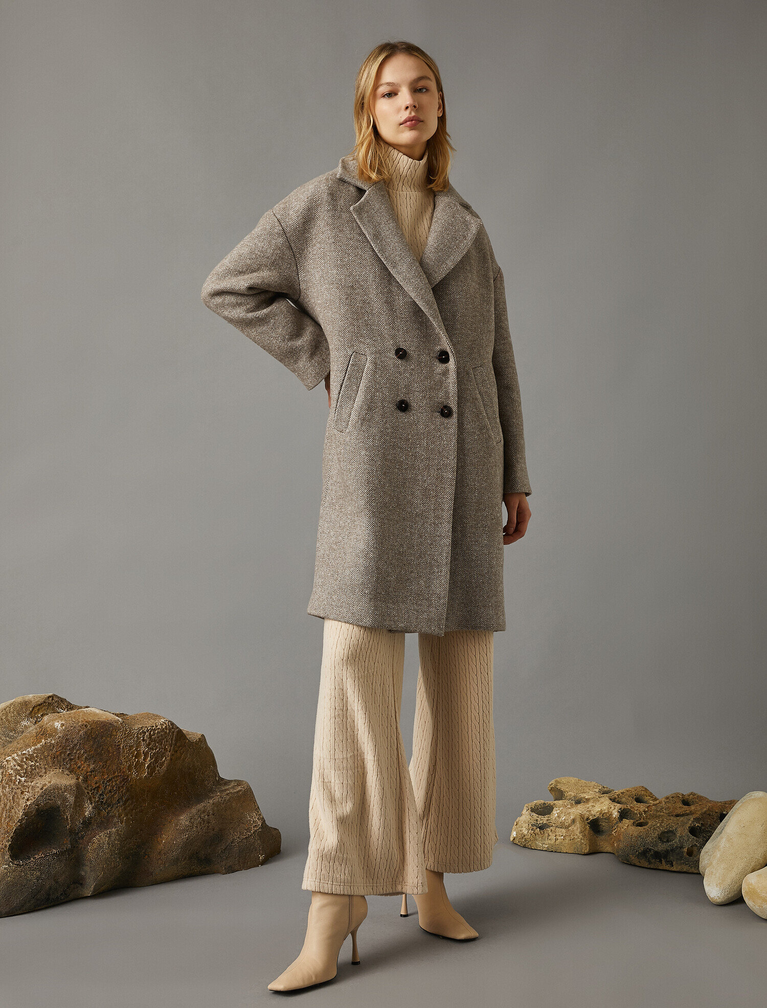   Cep Detaylı Uzun Palto