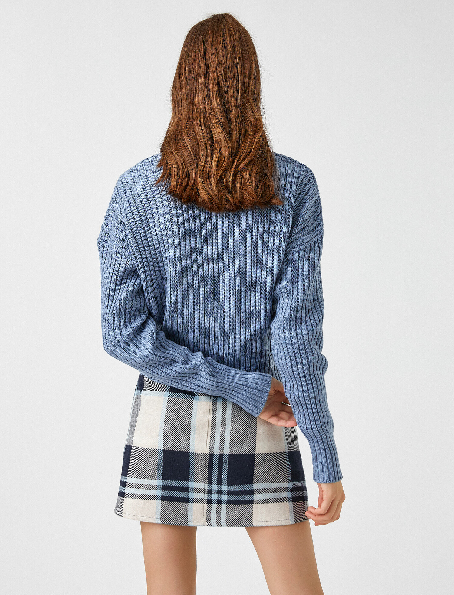   V Yaka Düğmeli Uzun Kollu Hırka