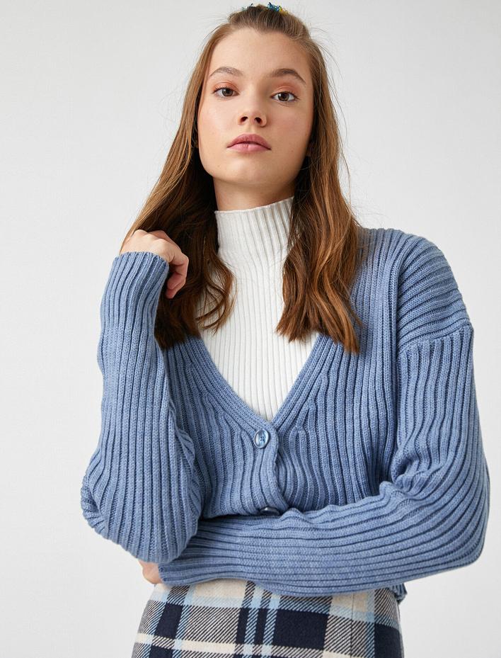  V Yaka Düğmeli Uzun Kollu Hırka