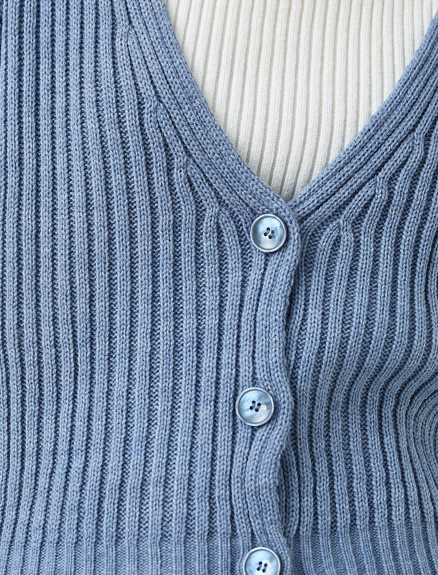   V Yaka Düğmeli Uzun Kollu Hırka