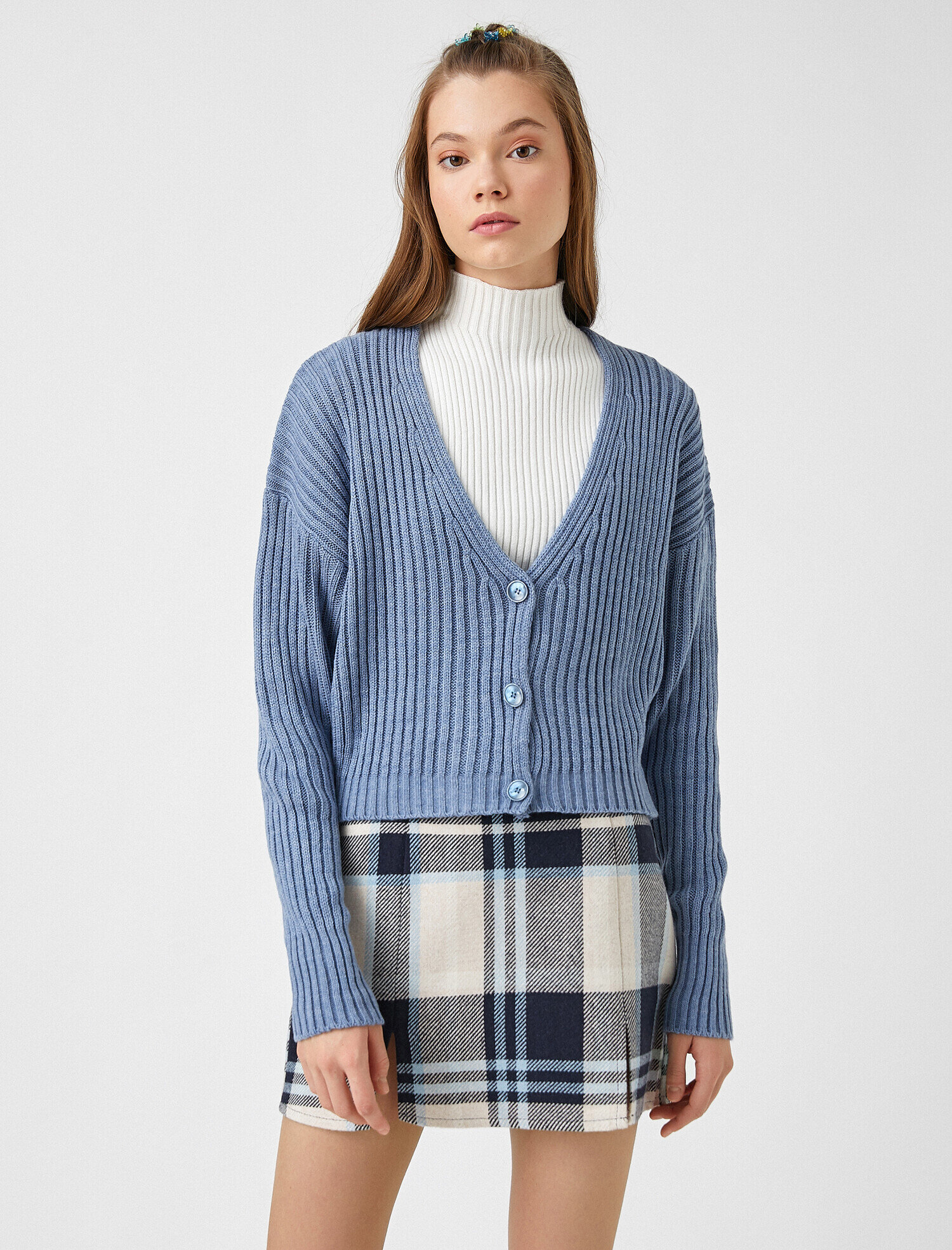   V Yaka Düğmeli Uzun Kollu Hırka