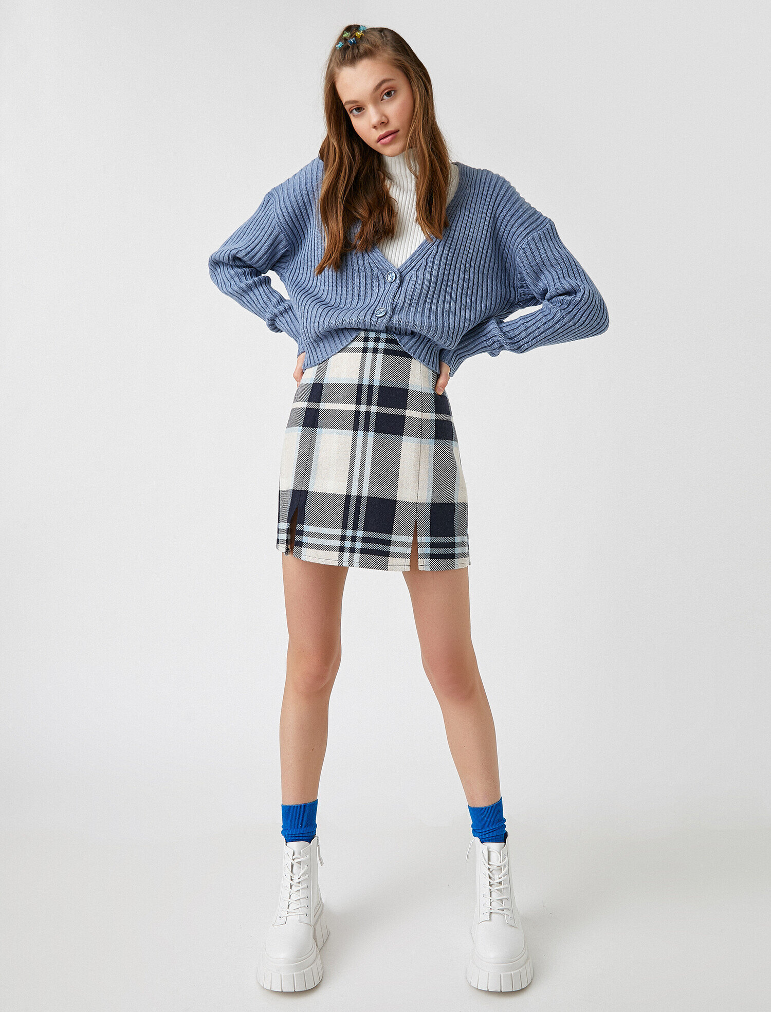   V Yaka Düğmeli Uzun Kollu Hırka