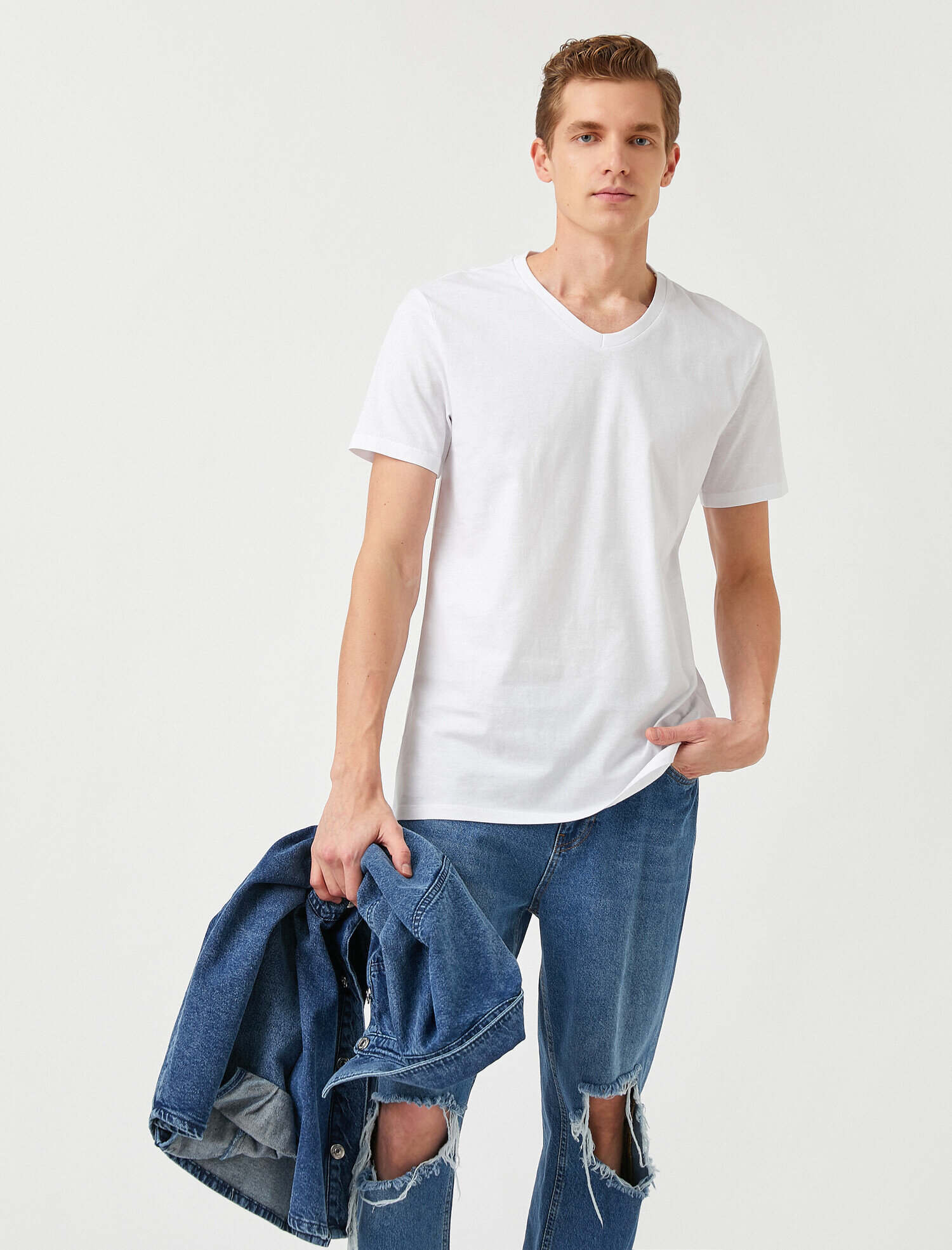   V Yaka Basic Tişört