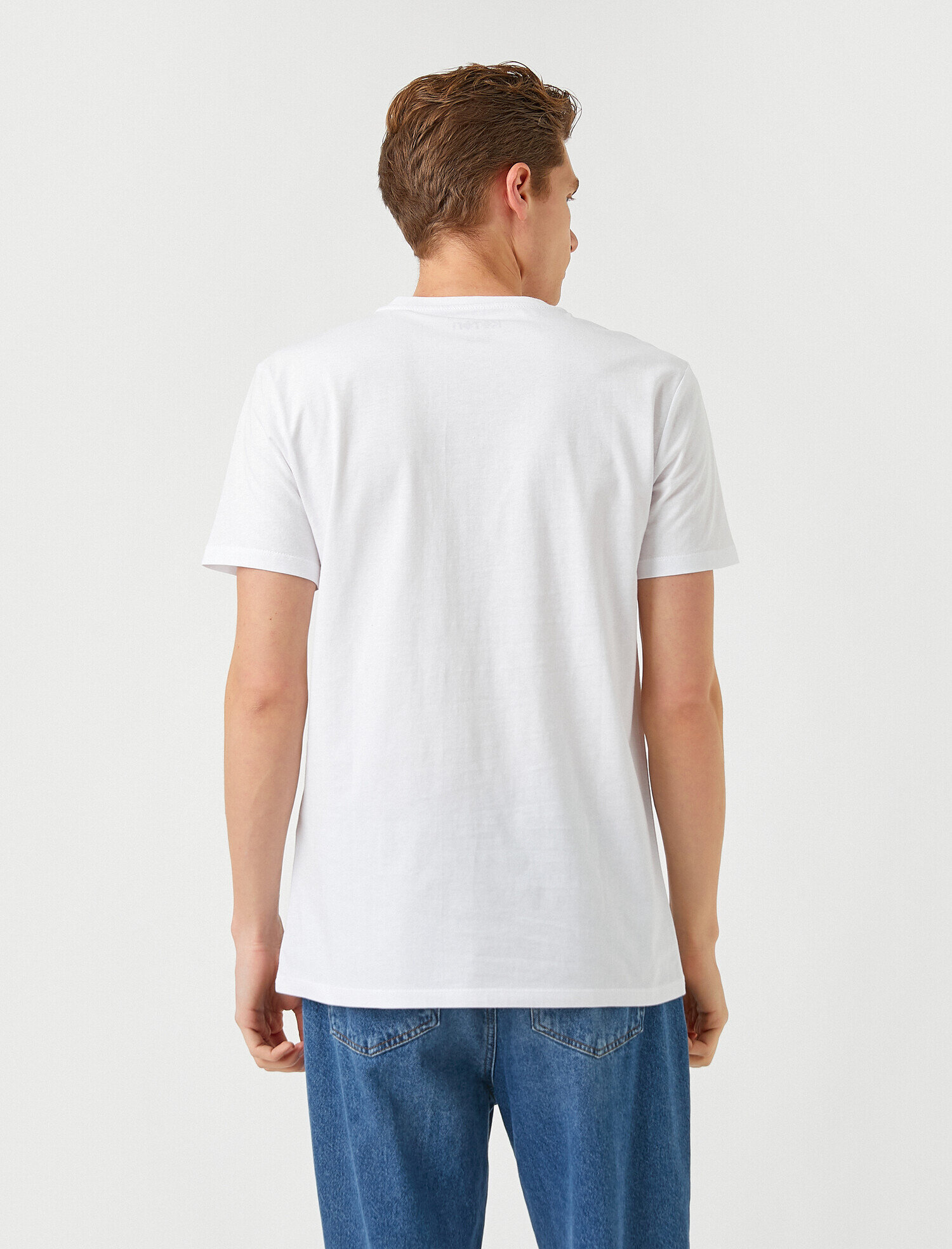   V Yaka Basic Tişört