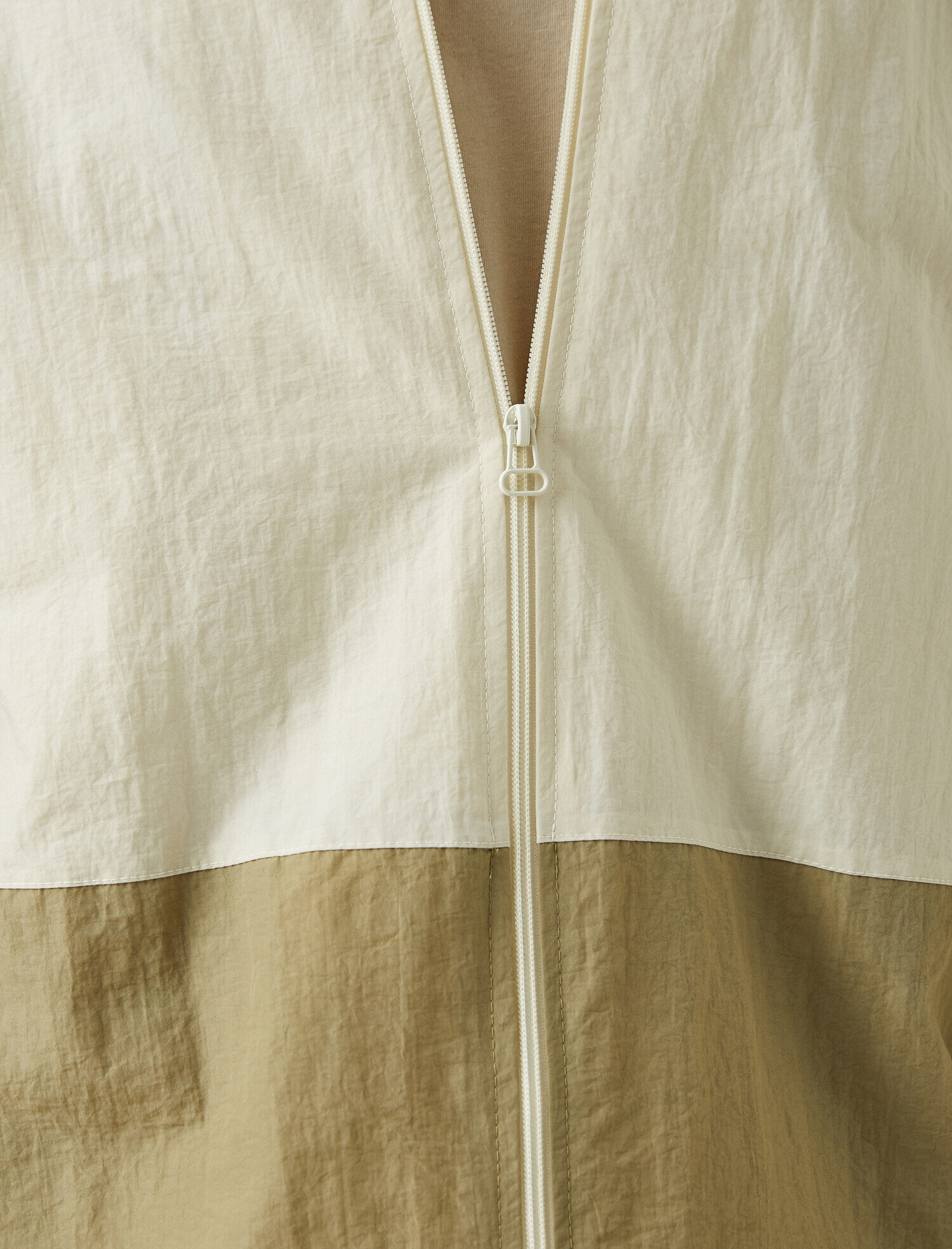   Renk Bloklu Kapşonlu Yağmurluk