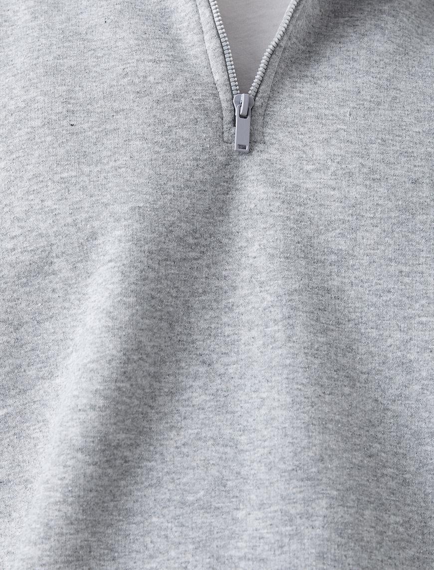   Dik Yaka Yarım Fermuarlı Sweatshirt