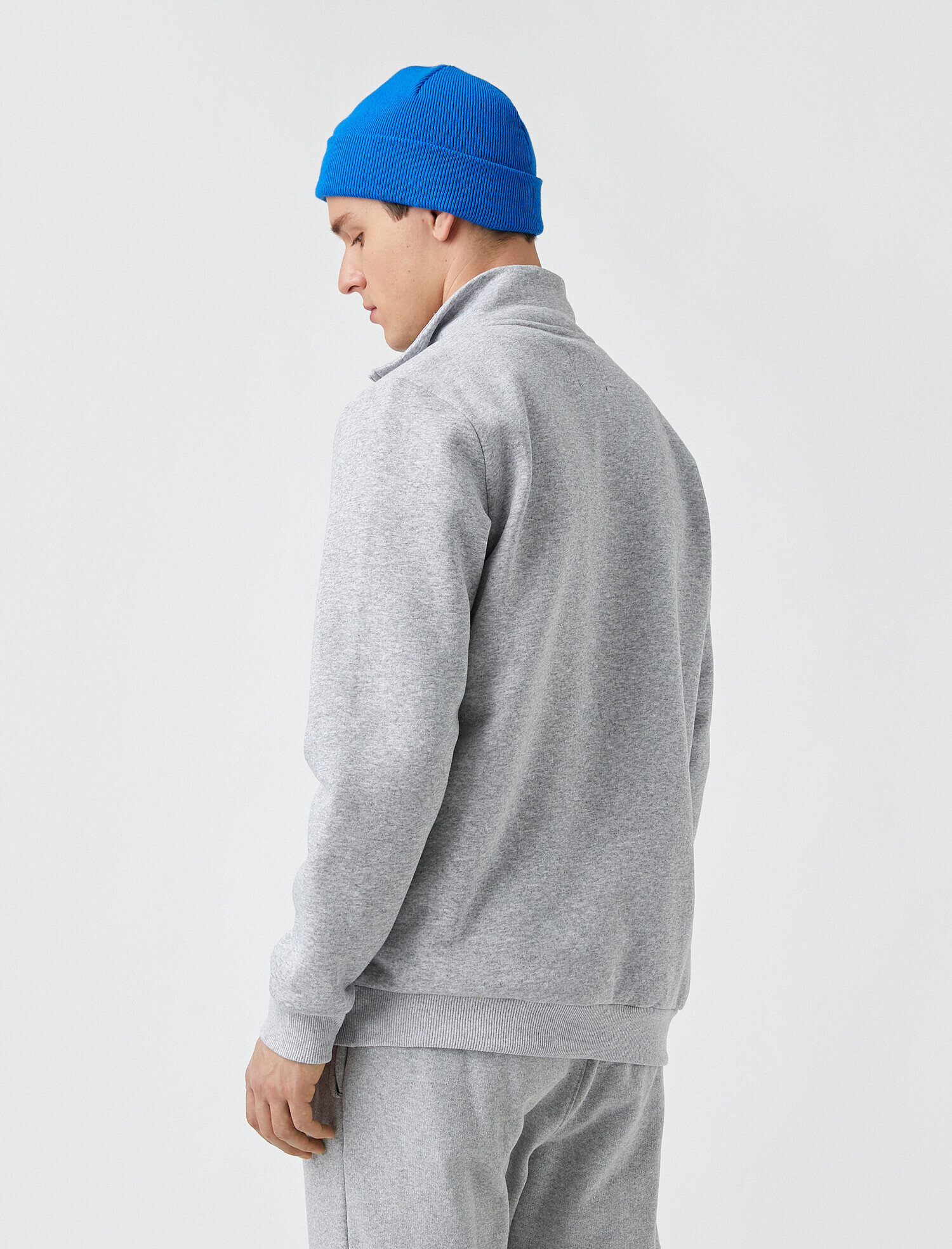   Dik Yaka Yarım Fermuarlı Sweatshirt