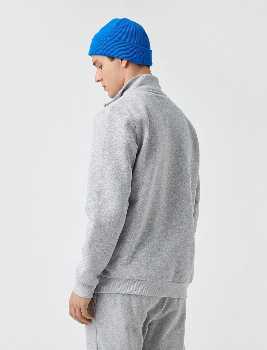   Dik Yaka Yarım Fermuarlı Sweatshirt