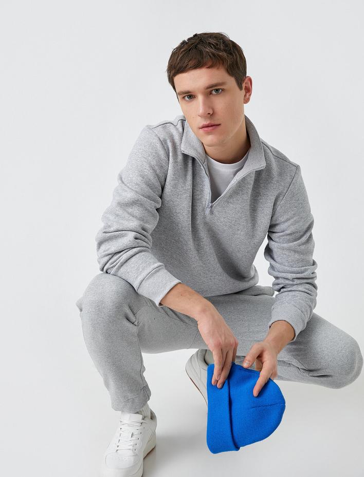  Dik Yaka Yarım Fermuarlı Sweatshirt