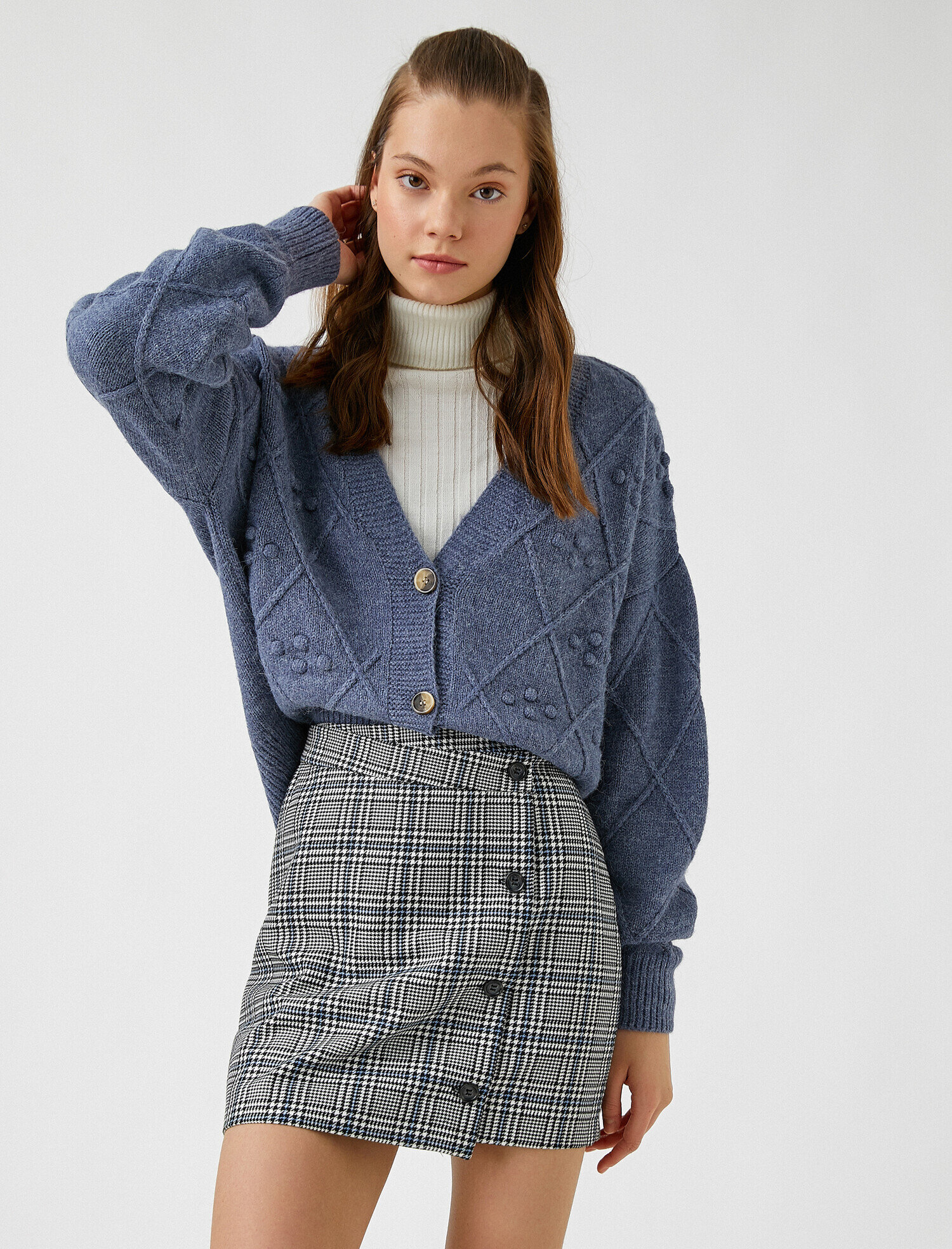   V Yaka Düğmeli Uzun Kollu Hırka