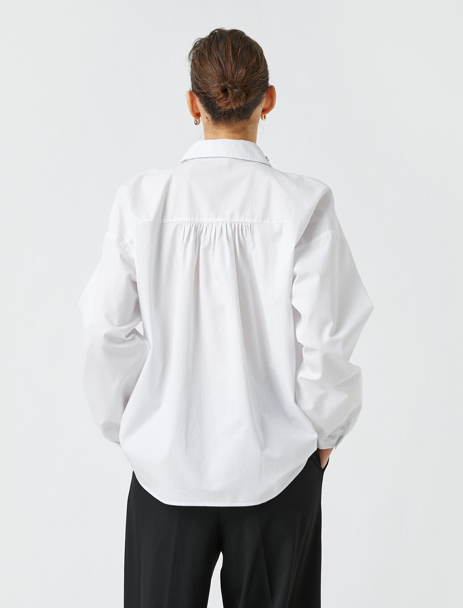   Yakası İşlemeli Uzun Kollu Gömlek