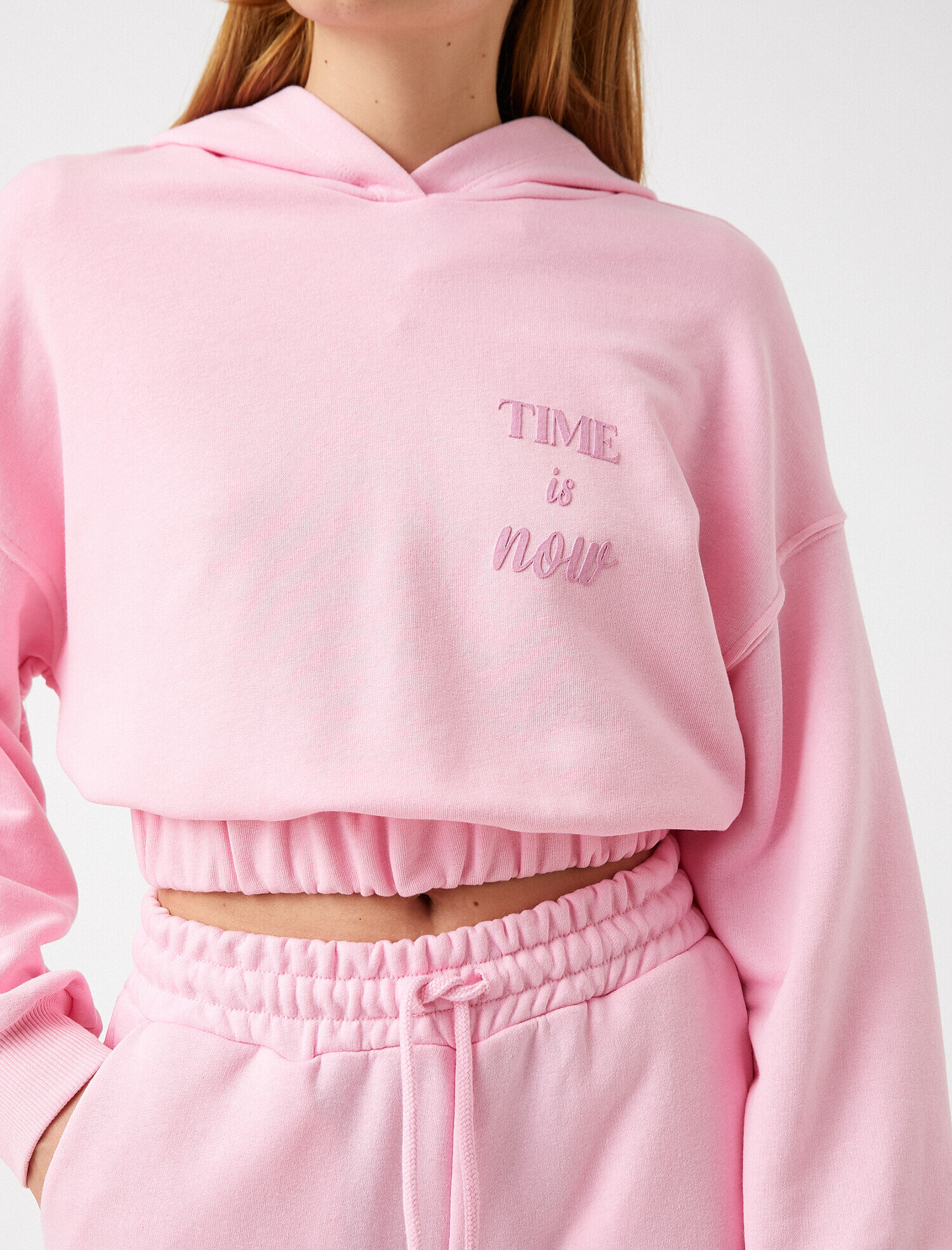   Beli Lastikli Kapüşonlu Baskılı Crop Sweatshirt