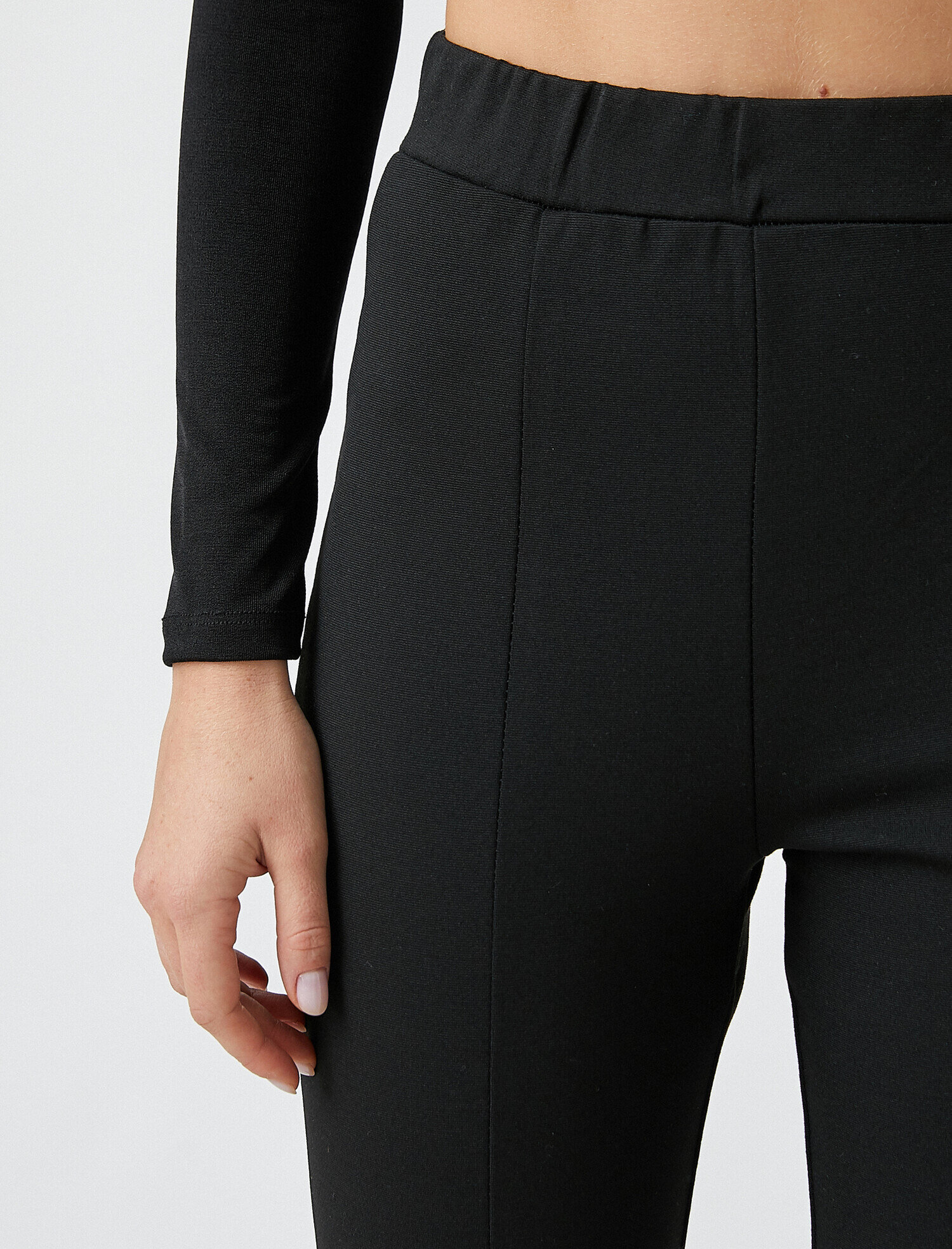   Paçası Yırtmaçlı Pantolon