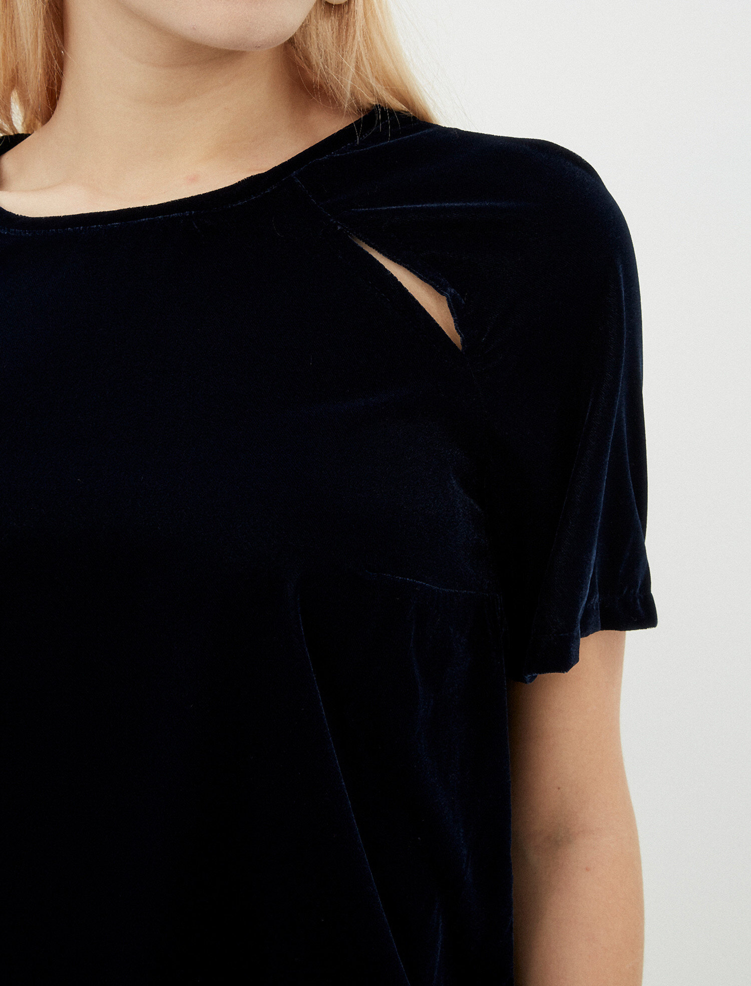 nkmgnページ Lacivert Kadın Kadife Bluz Pencere Detaylı 7KAK13894EW | Koton