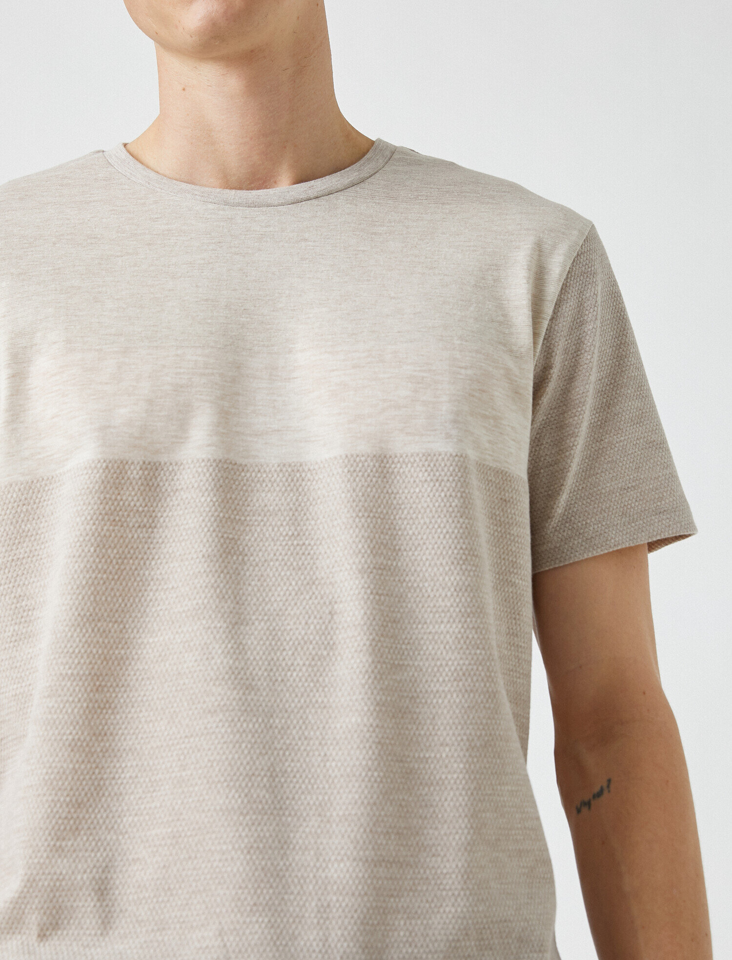   Slim Fit Dokulu Tişört