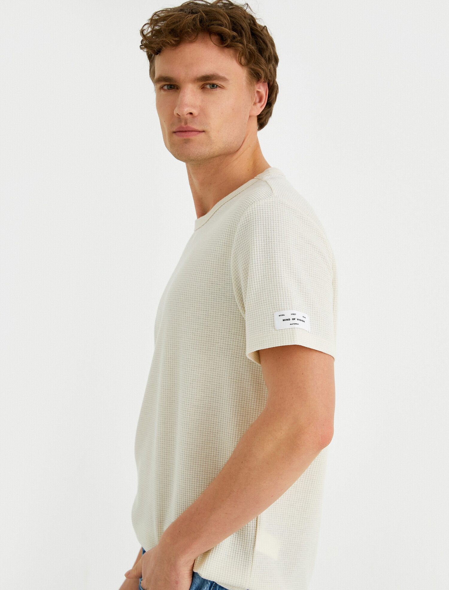   Standart Fit Kolu Etiketli Tişört