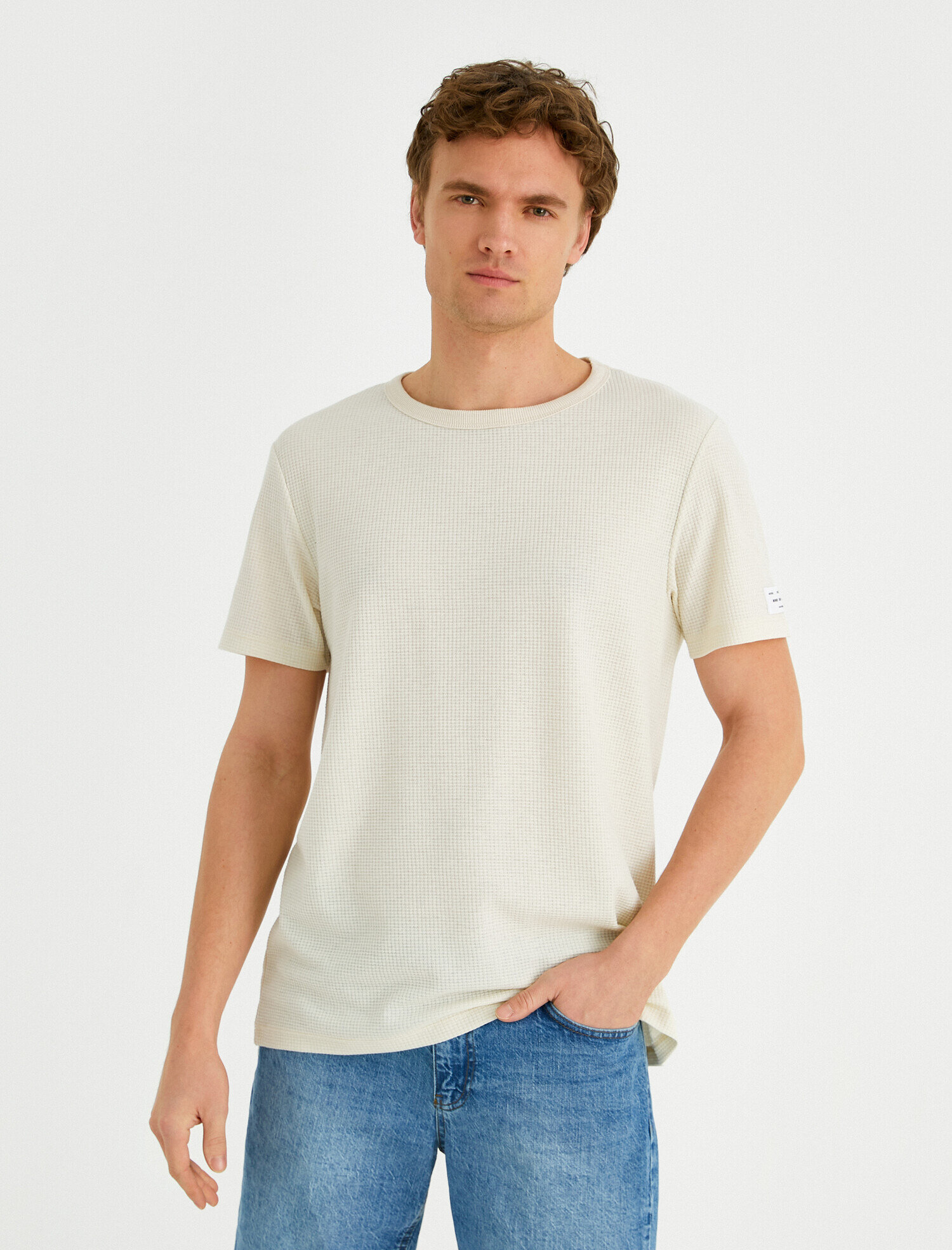   Standart Fit Kolu Etiketli Tişört