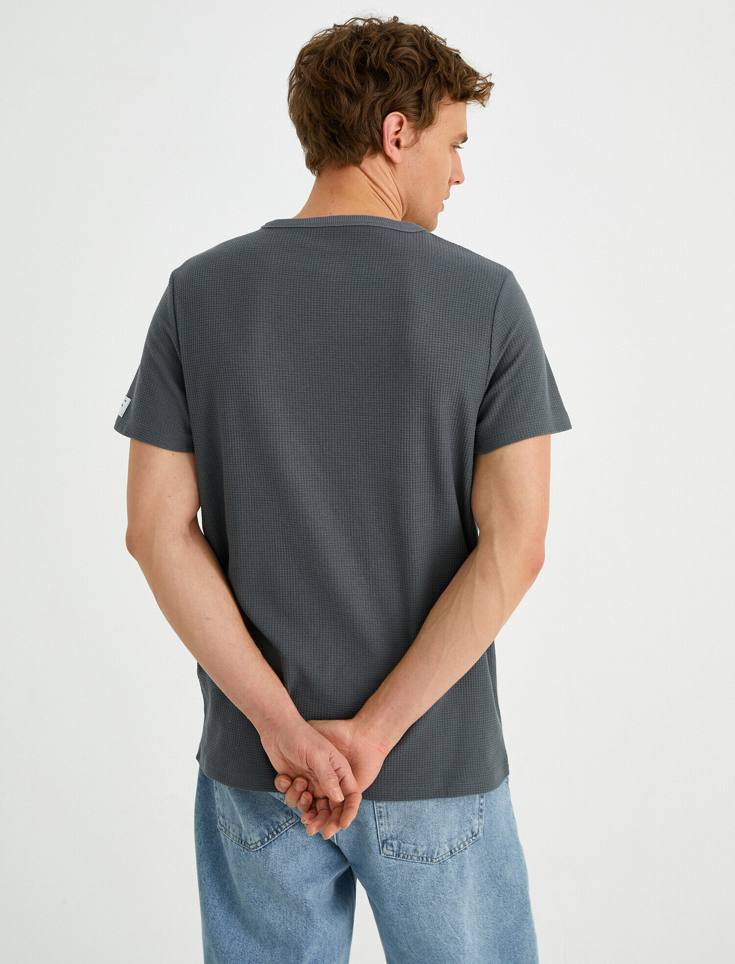  Standart Fit Kolu Etiketli Tişört