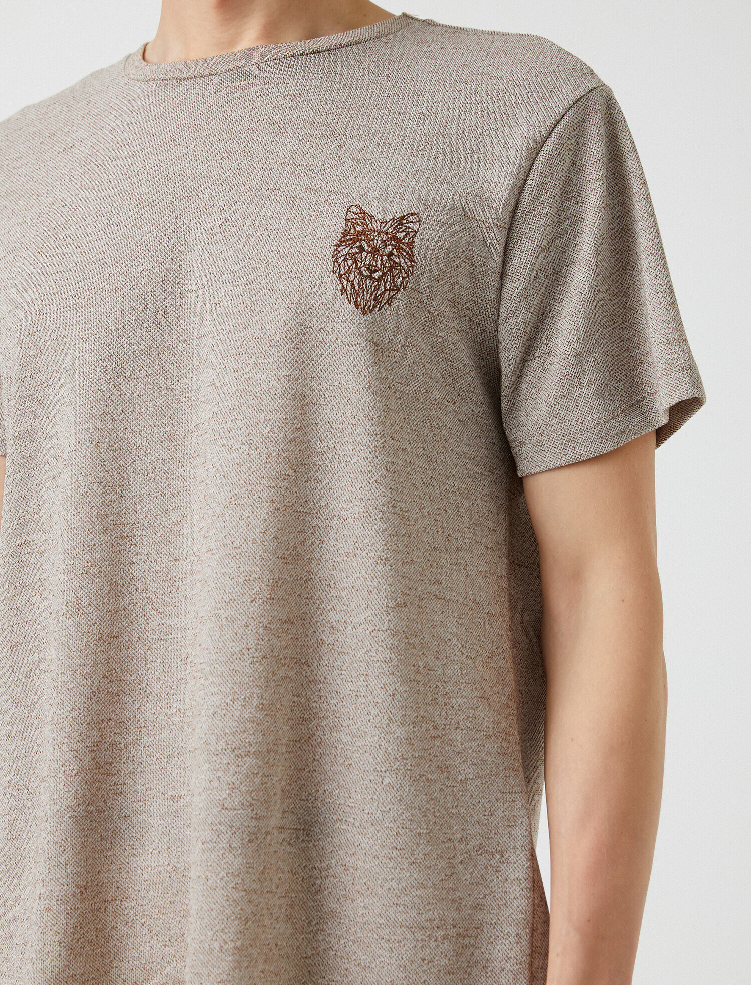   Dokulu Kurt İşlemeli Tişört