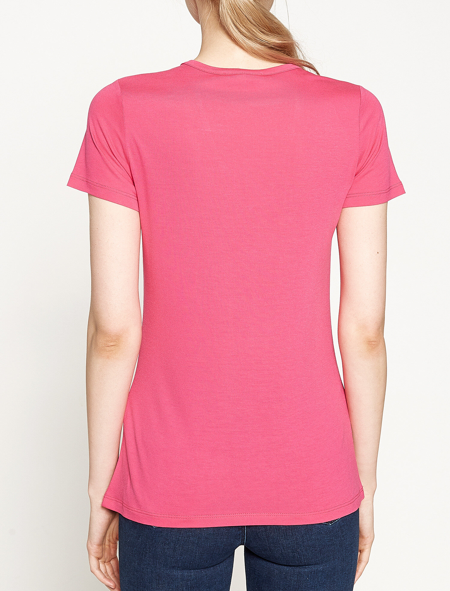   Yaka Detaylı T-Shirt