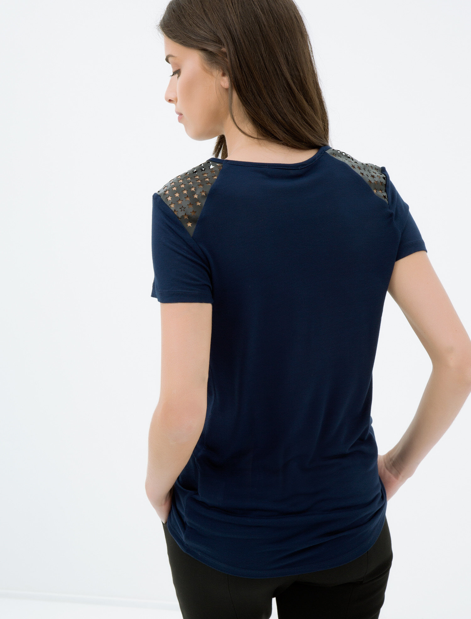   Omuz Detaylı Tişört