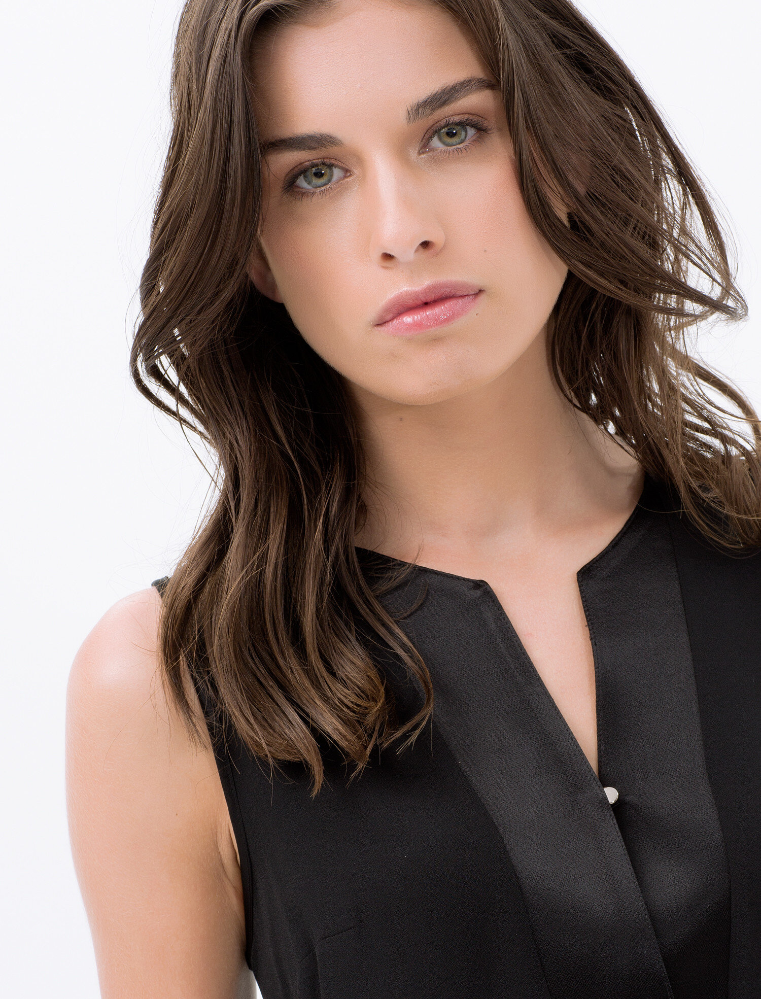   Klasik Kesim Yaka Detaylı Kolsuz Elbise