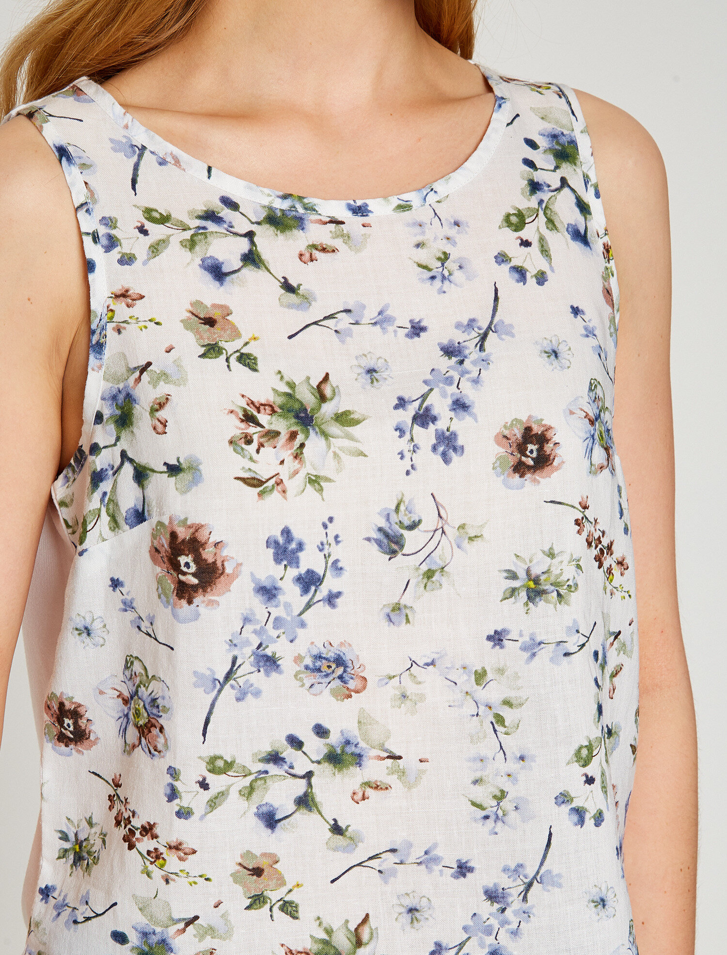   Çiçekli Kolsuz Bluz